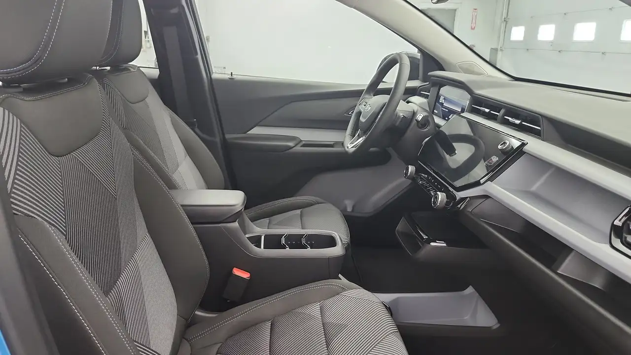 Chevrolet Bolt photo Chevrolet Bolt