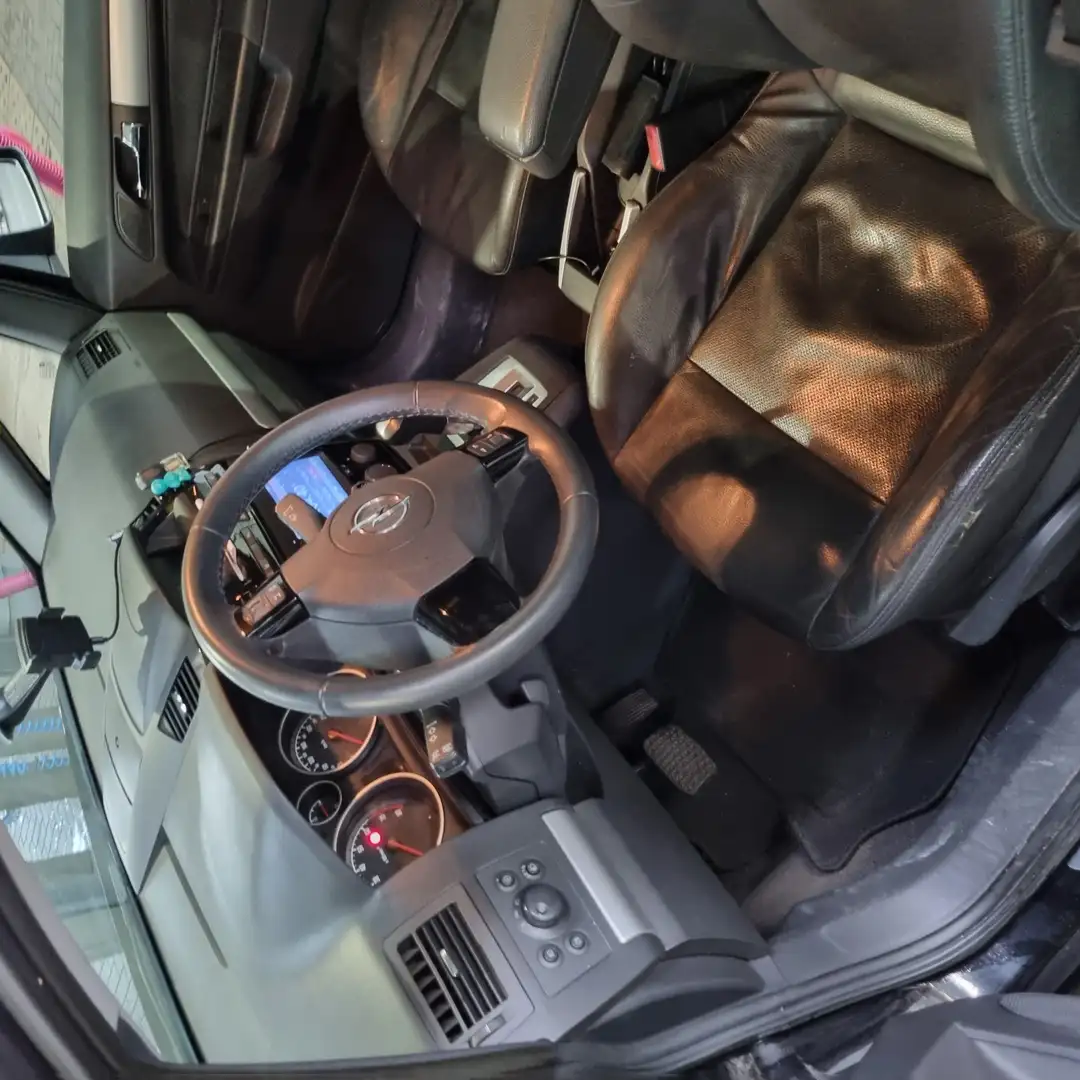 Opel Zafira 2.2 Automatik Edition - 1