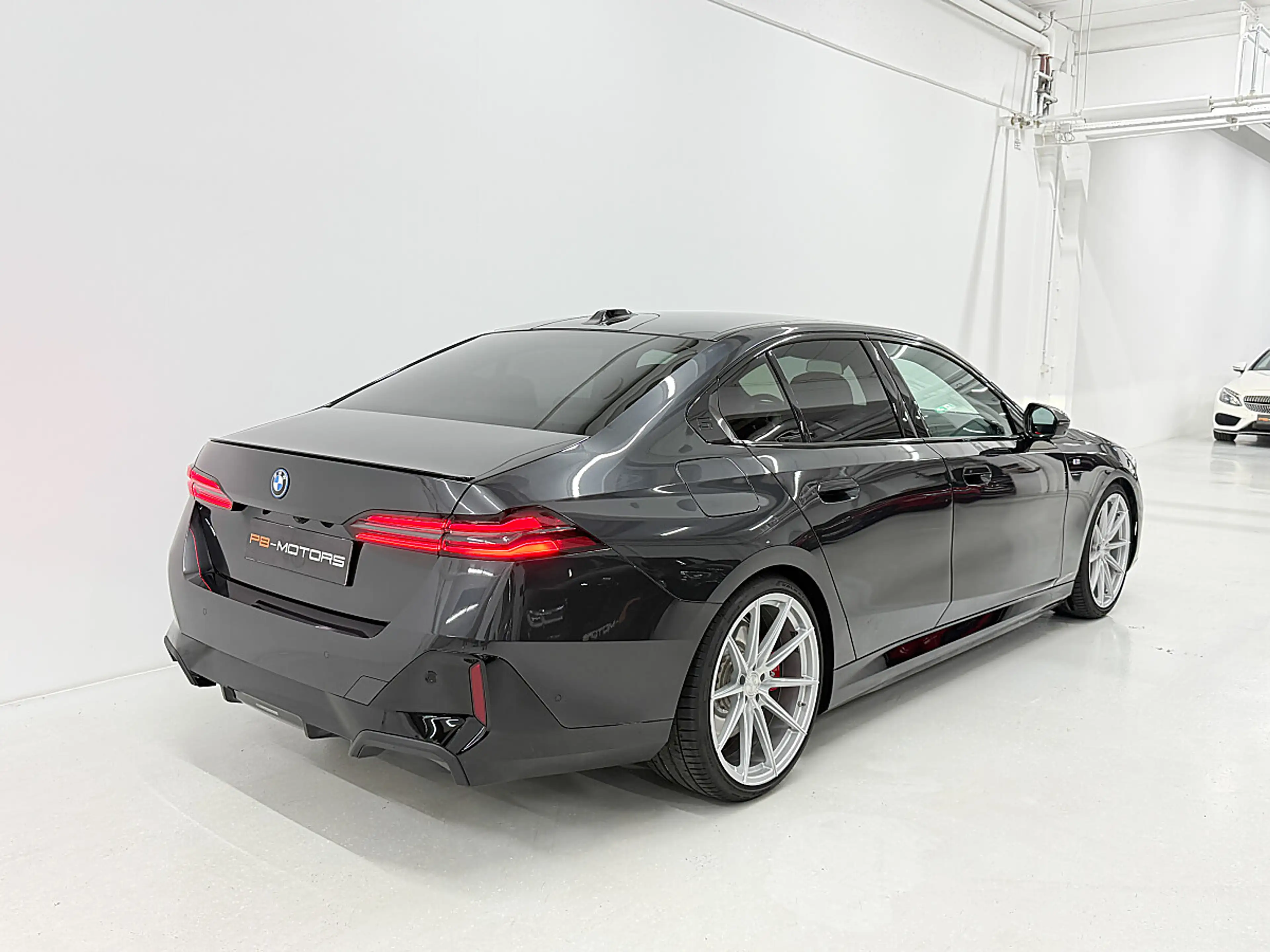 BMW 550 e PHEV xDrive M Sport Pro Individual 21" 360° F... — photo 8