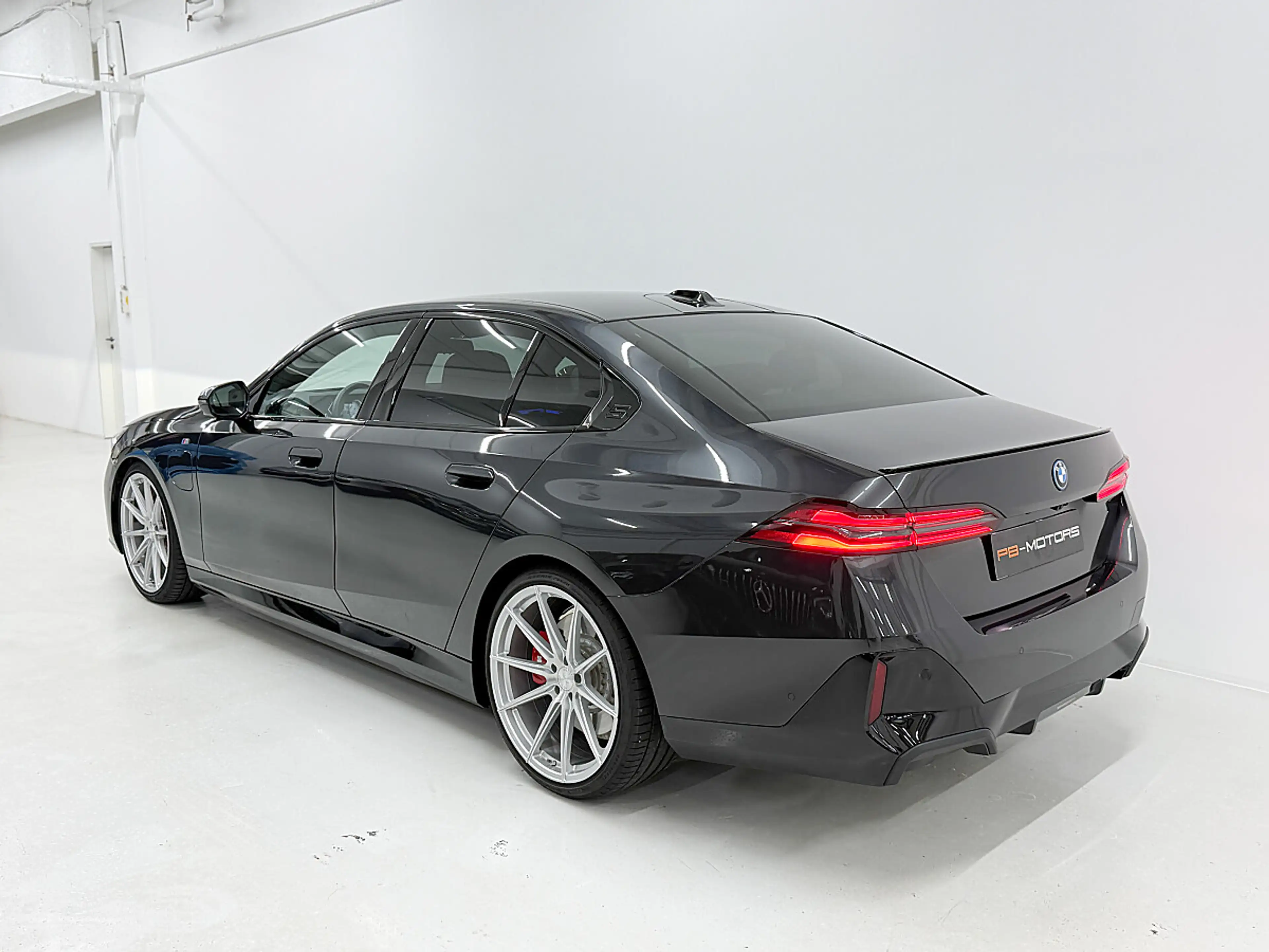 BMW 550 e PHEV xDrive M Sport Pro Individual 21" 360° F... — photo 6