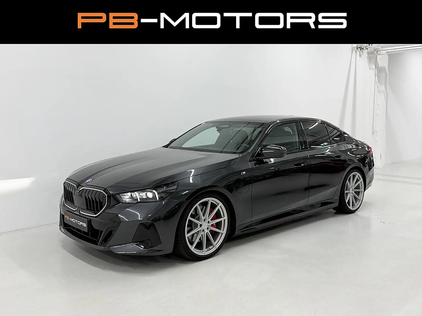 BMW 550 e PHEV xDrive M Sport Pro Individual 21" 360° F... Grau - 1