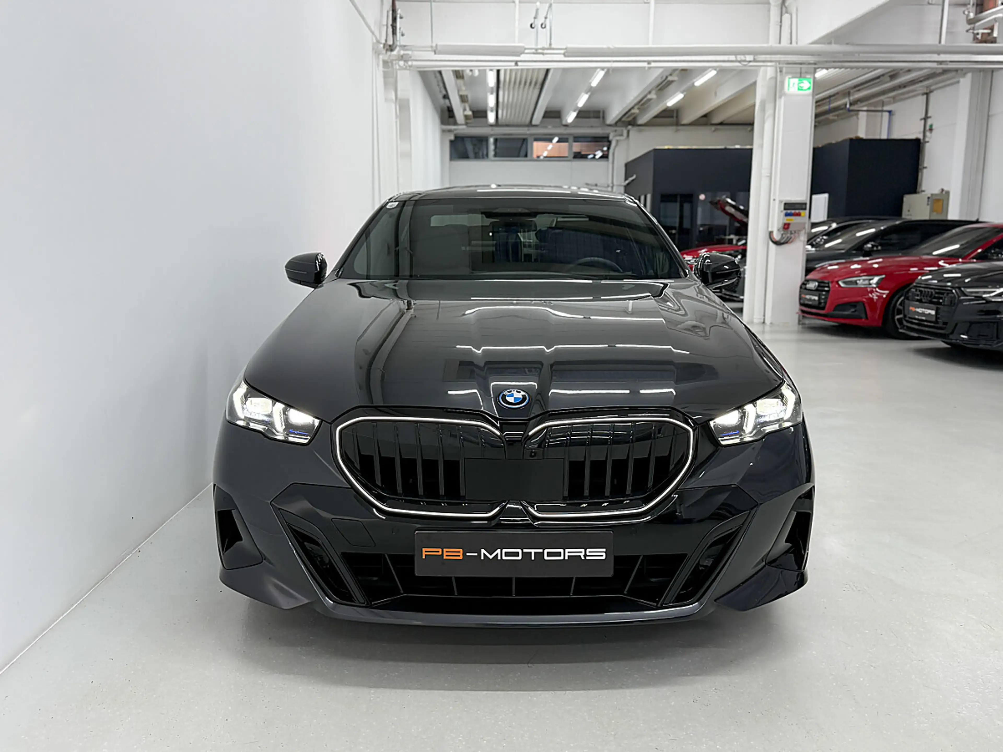 BMW 550 e PHEV xDrive M Sport Pro Individual 21" 360° F... — photo 3