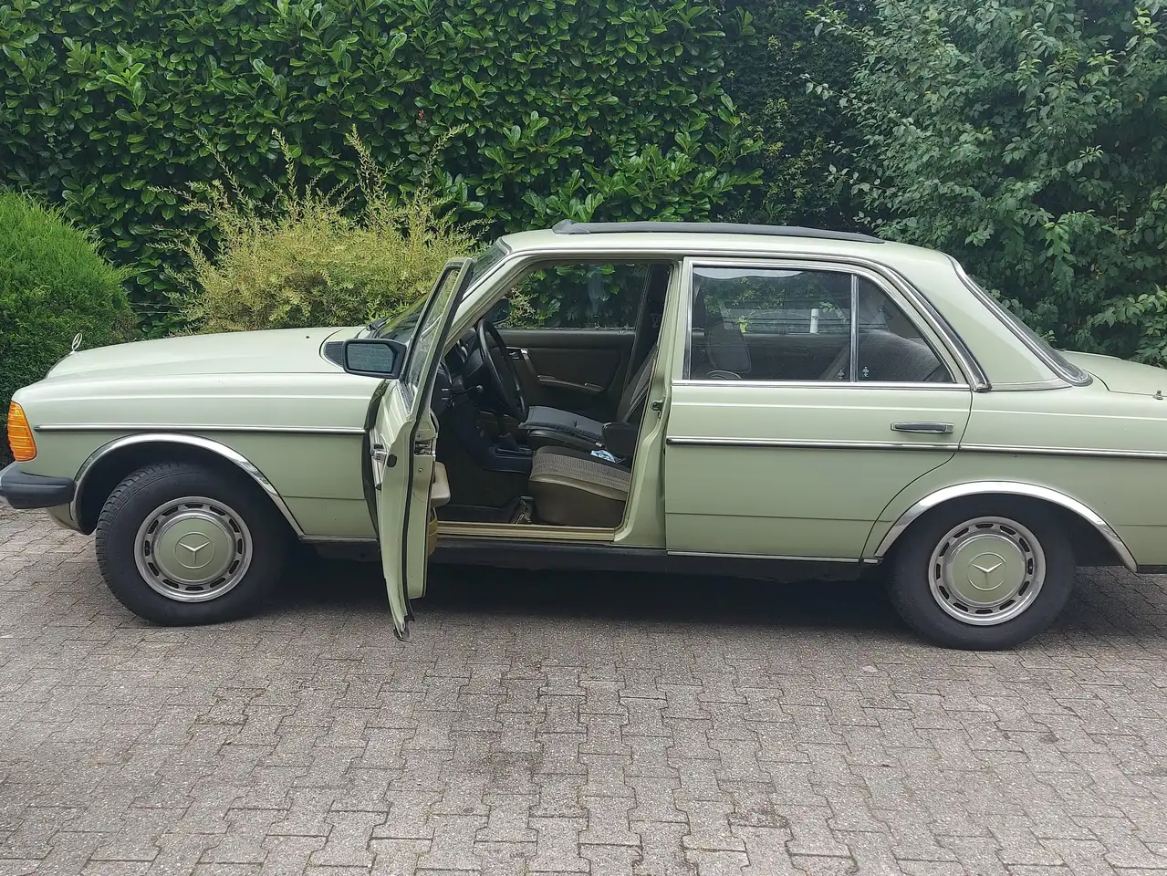 Mercedes Benz 200 D W 123, foto 2