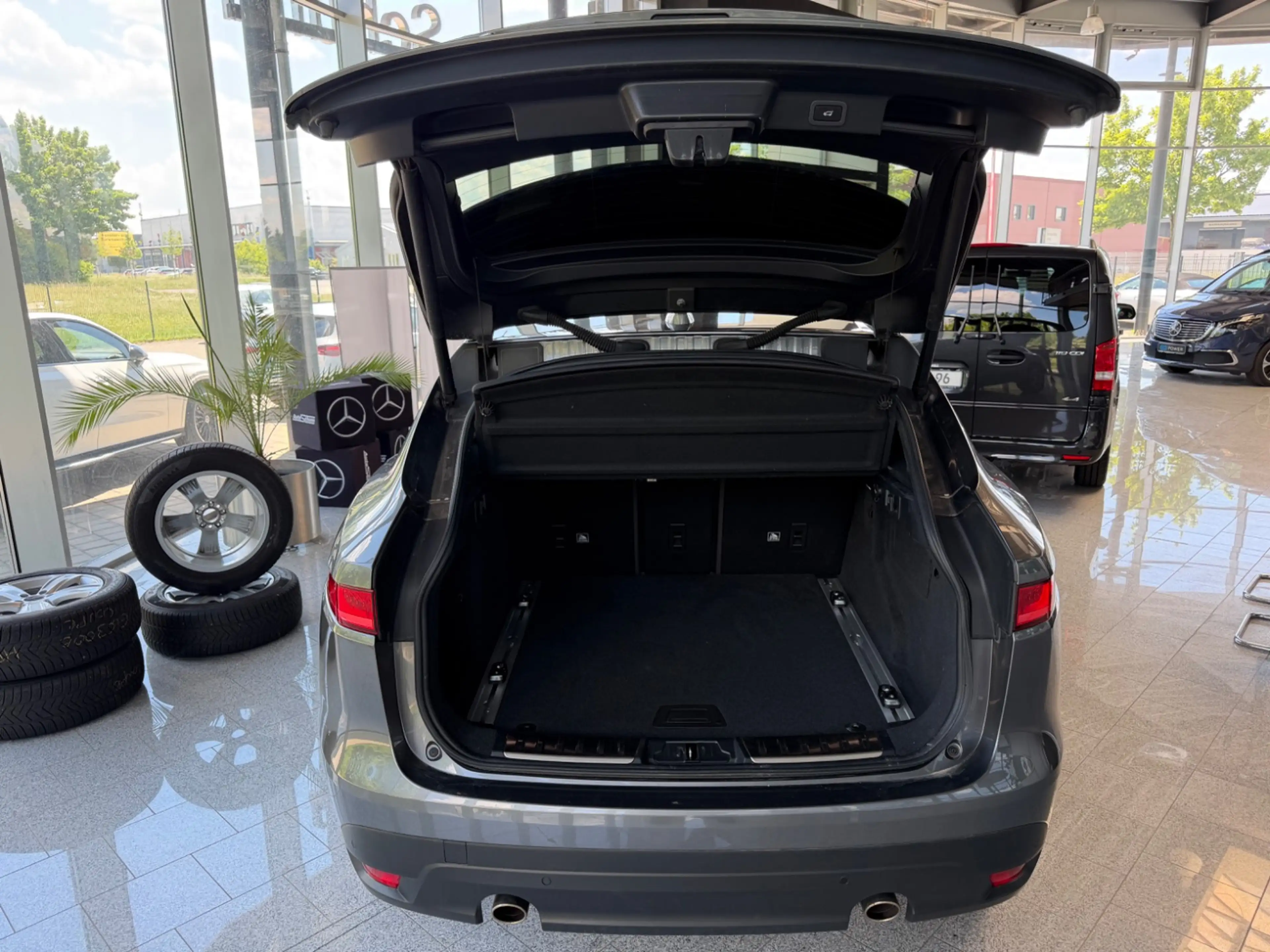 Jaguar F-Pace P250 R-Sport 25t+Xenon+Kamera+ACC+Spur — photo 11