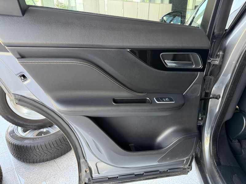 Jaguar F-Pace P250 R-Sport 25t+Xenon+Kamera+ACC+Spur — photo 9