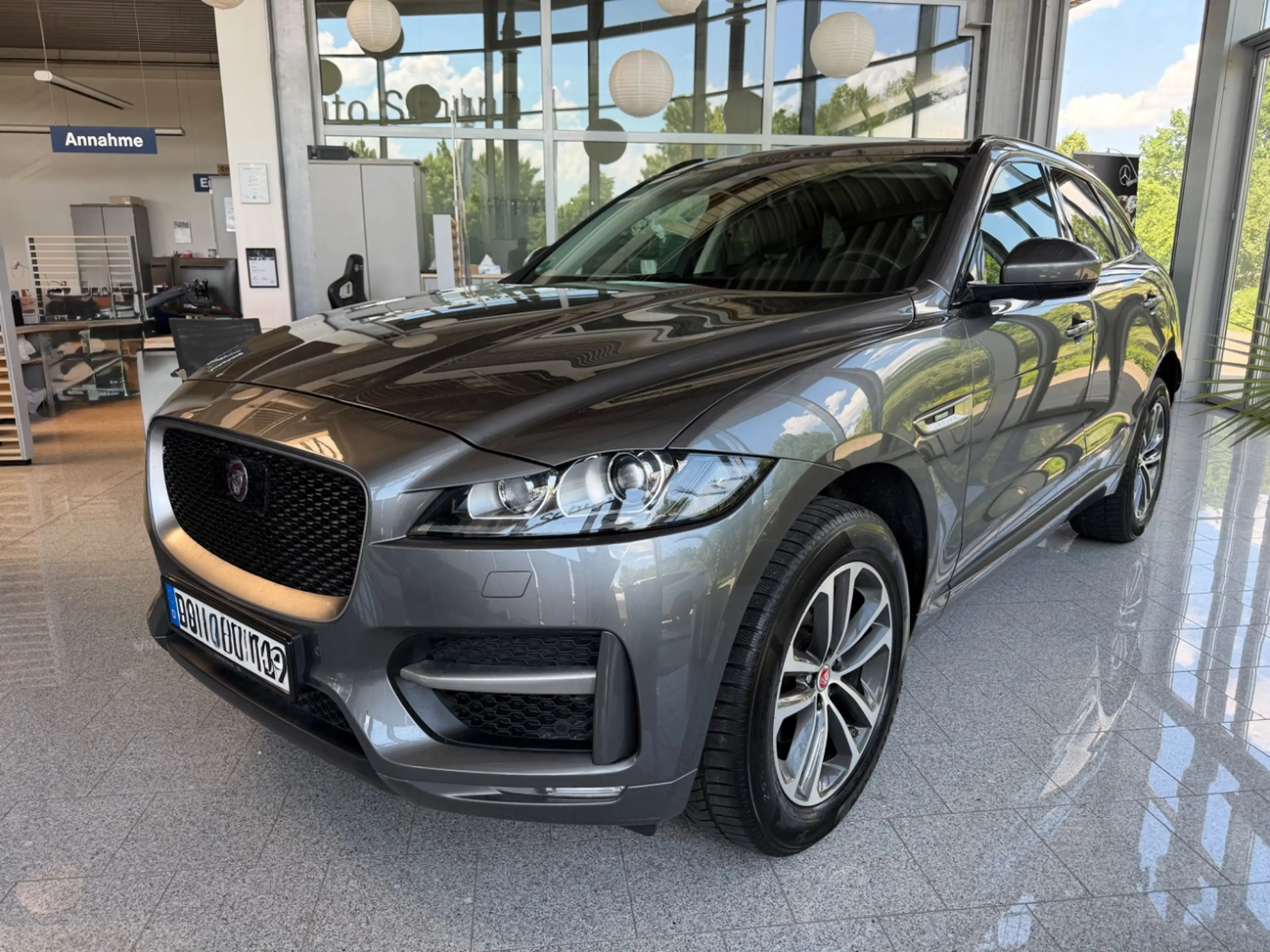 Jaguar F-Pace P250 R-Sport 25t+Xenon+Kamera+ACC+Spur