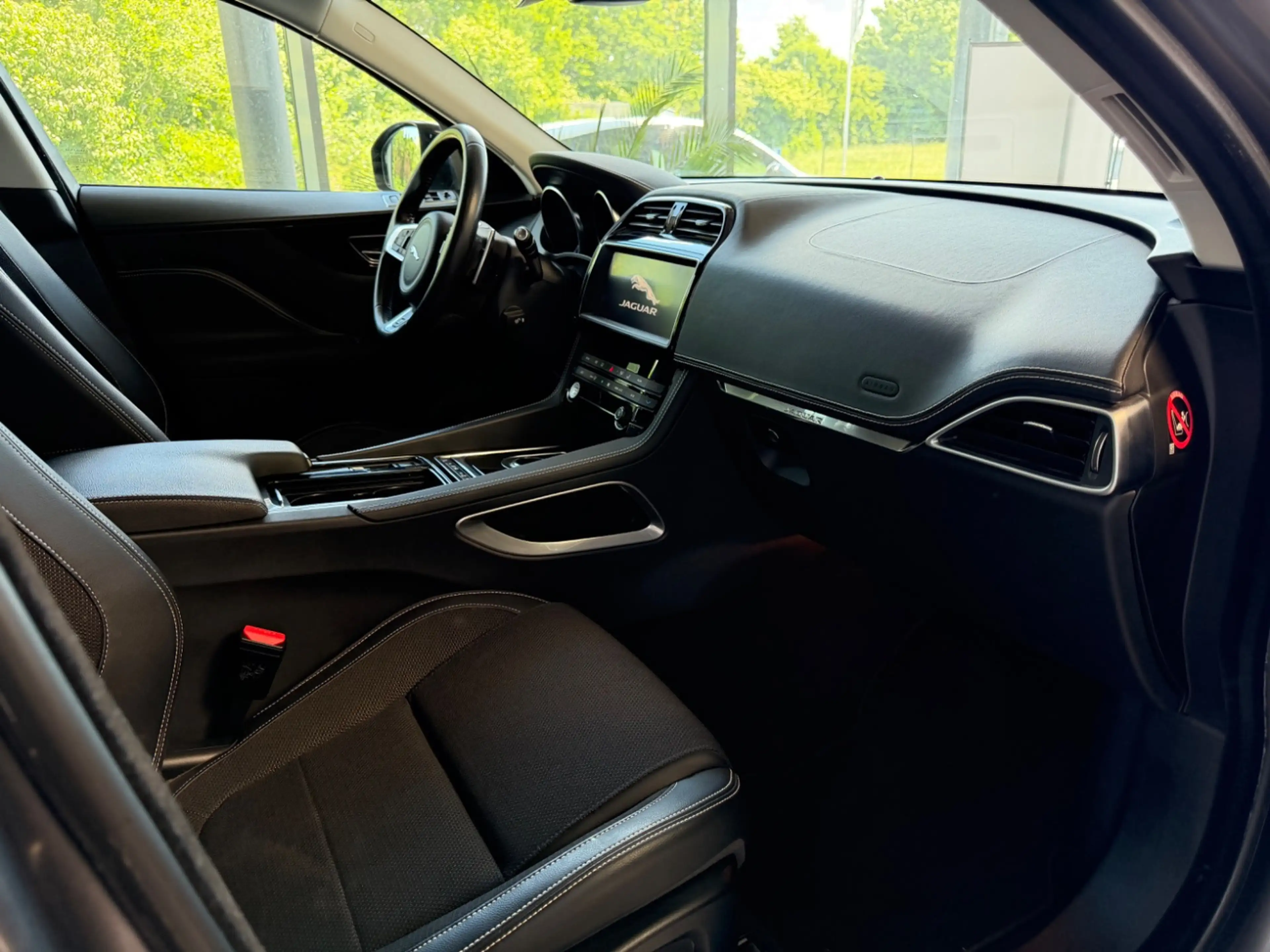 Jaguar F-Pace P250 R-Sport 25t+Xenon+Kamera+ACC+Spur — photo 14