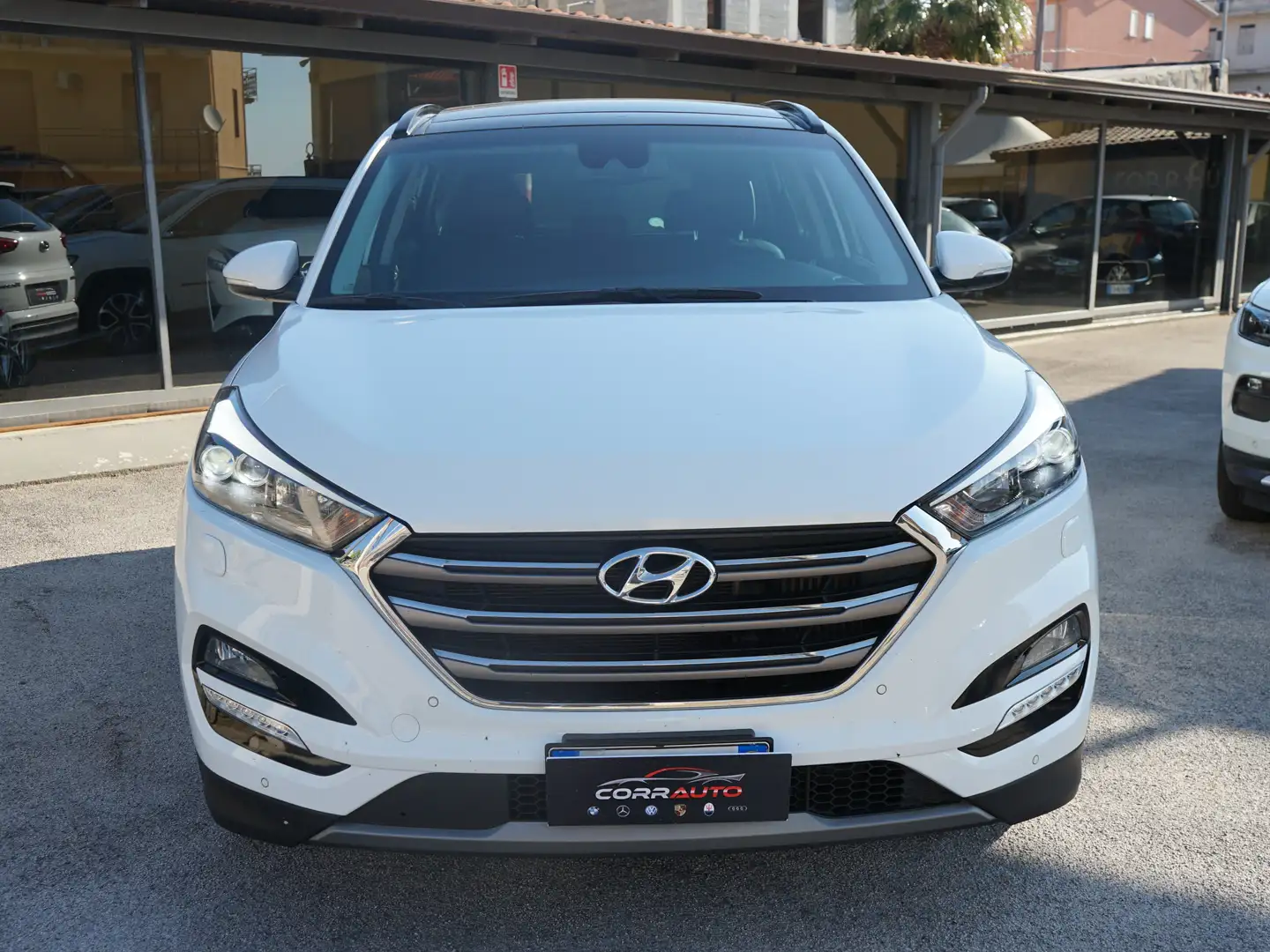 Hyundai TUCSON 1.7 crdi Xpossible 2wd 141cv dct TETTO fullllllll Blanc - 2