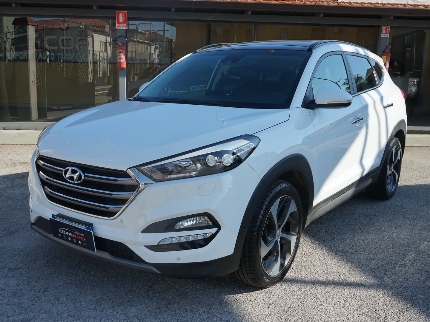 Hyundai TUCSON 1.7 crdi Xpossible 2wd 141cv dct TETTO fullllllll Blanc - 1