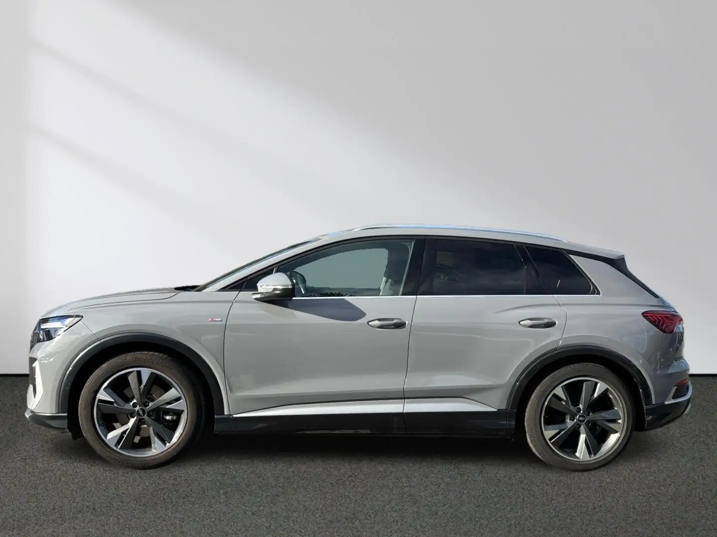 Audi Q4 e-tron 35 MMI plus S Line Standklima Navi Grau - 2