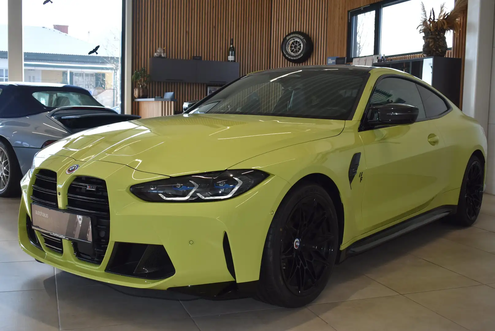 BMW M4 // Competition //Carbon //Schalensitze//Laser Gelb - 2