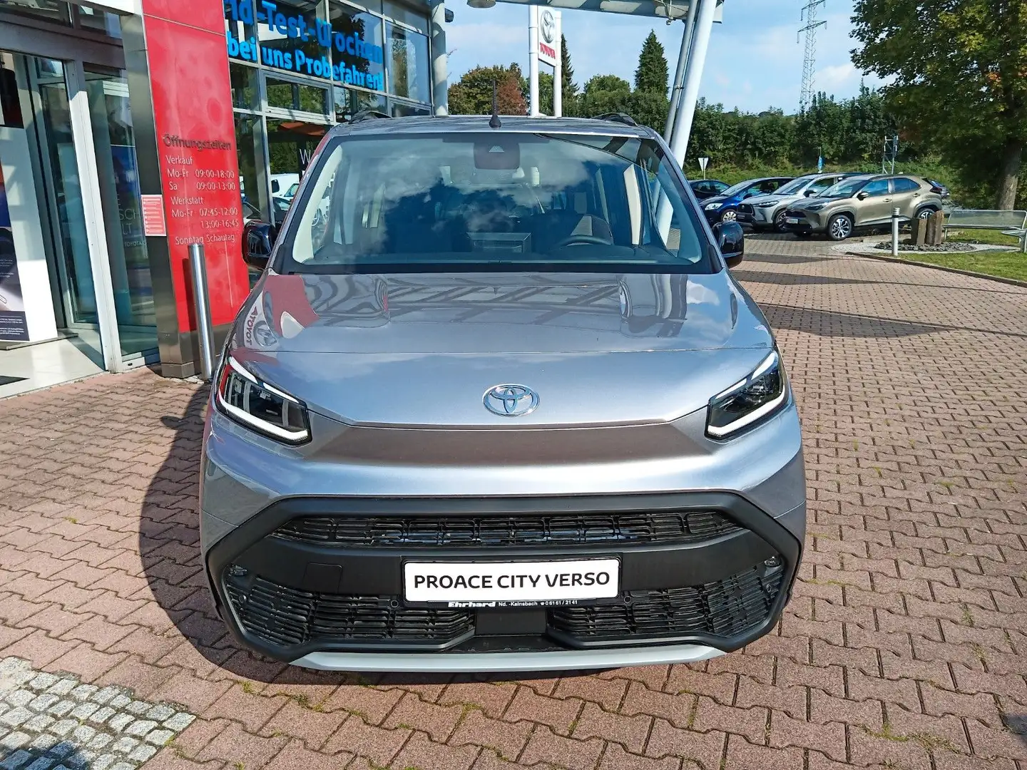 Toyota Proace Verso L1 Lounge *Panorama*Navi* Stříbrná - 2