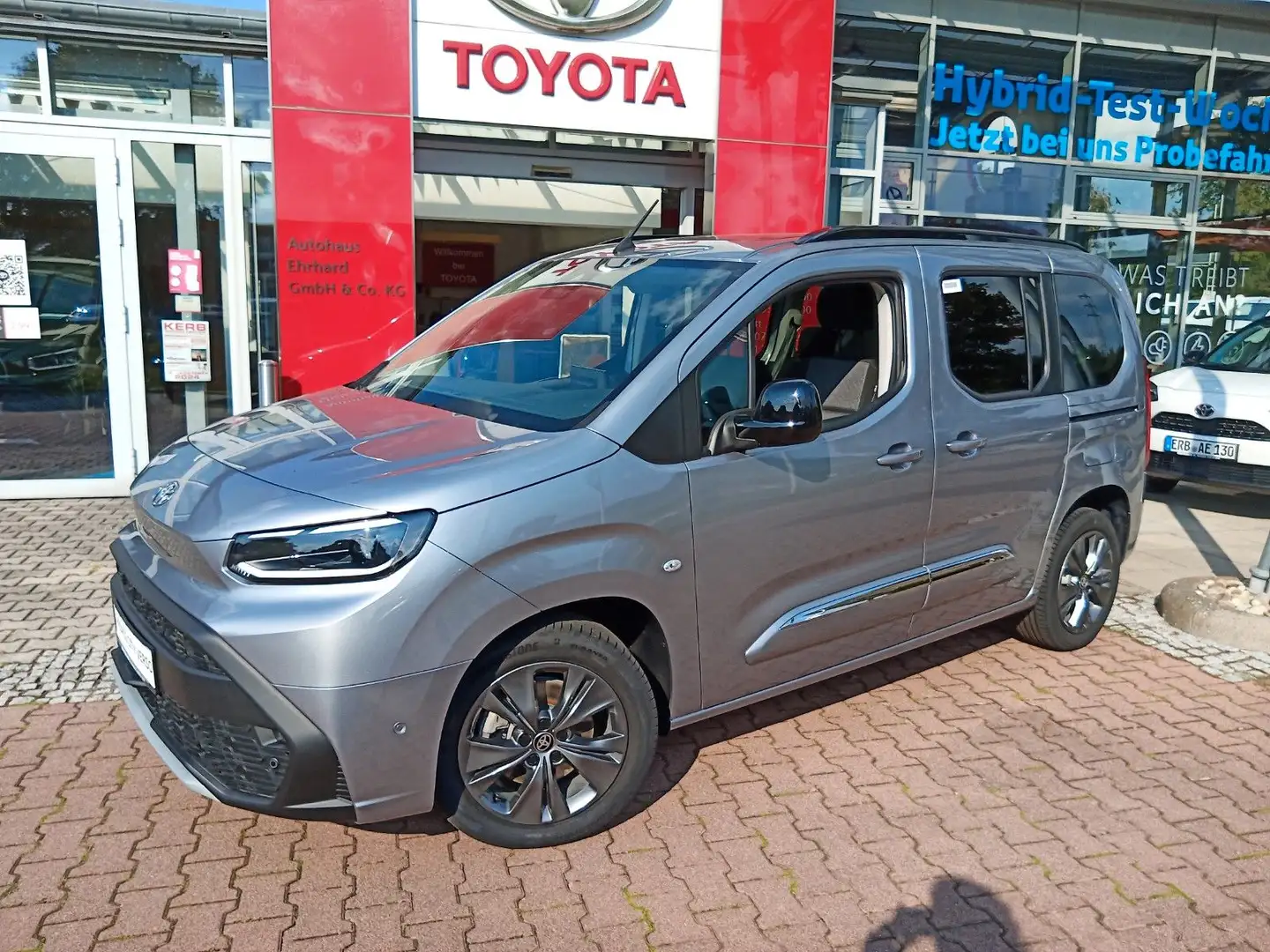 Toyota Proace Verso L1 Lounge *Panorama*Navi* Stříbrná - 1