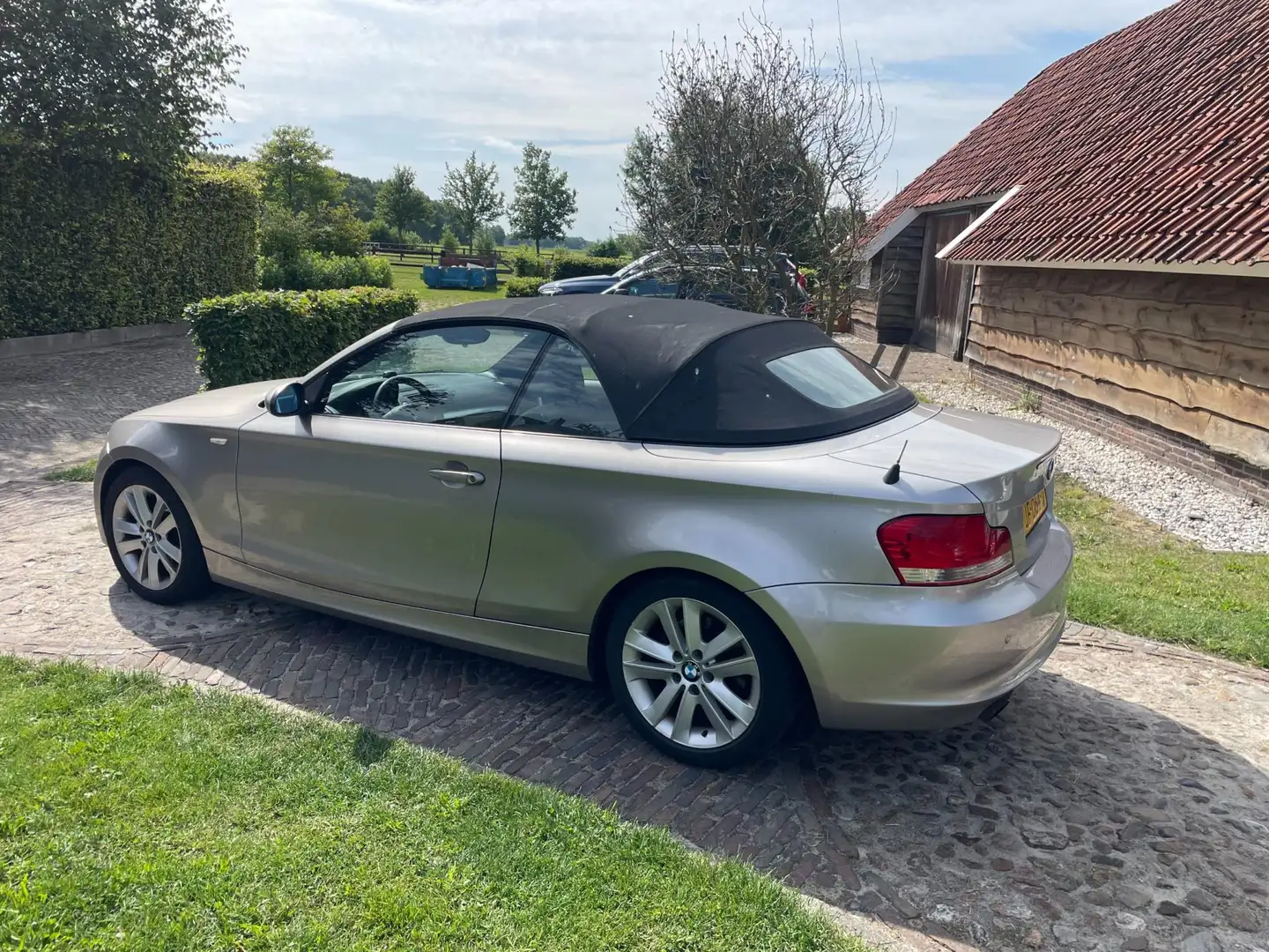 BMW 118 1-serie Cabrio 118i-Leer-Stoelverw-PDC-Clima- Grijs - 2