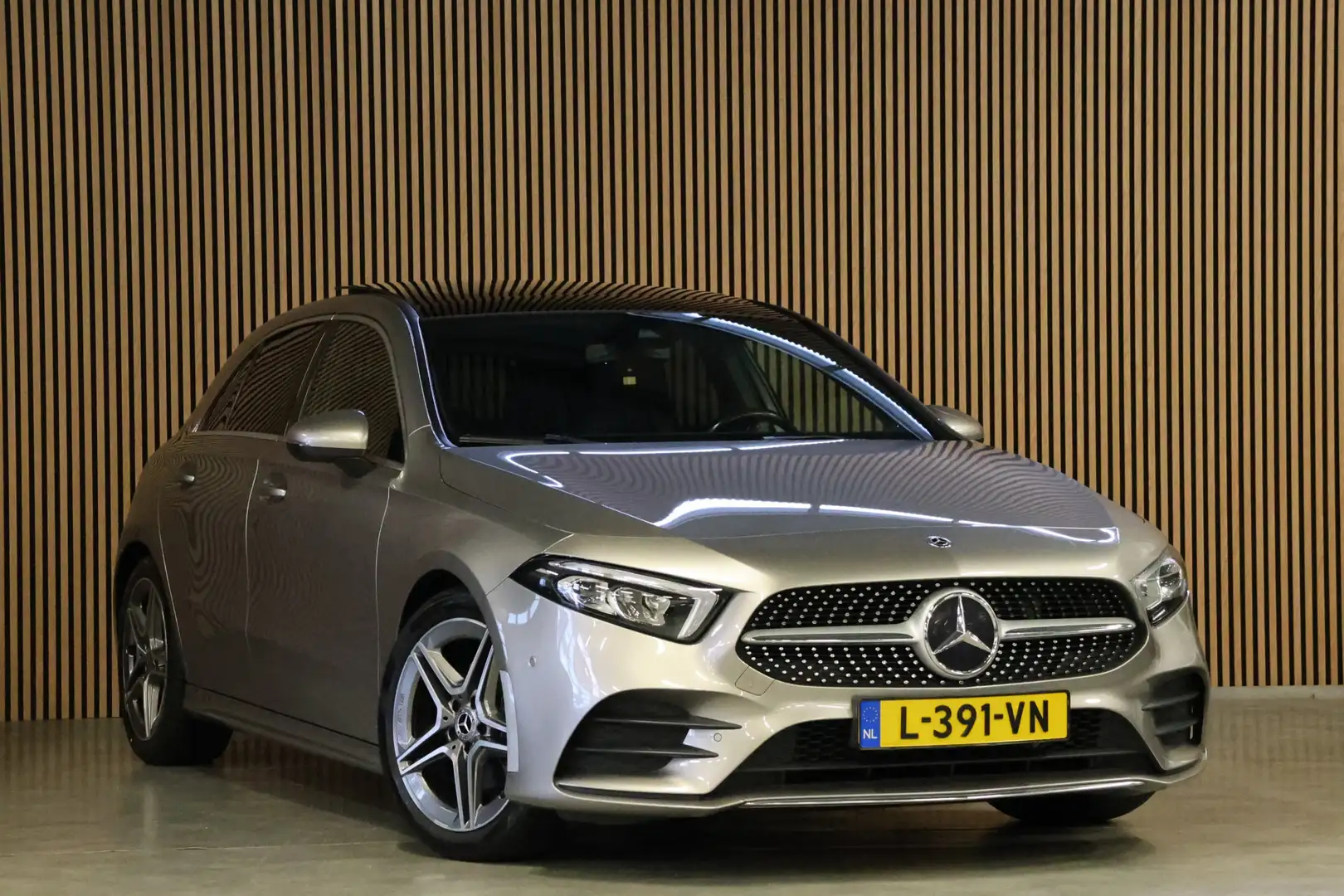 Mercedes-Benz A 180 A d AMG pakket | Panorama dak | Burmester | Widesc Grijs - 2