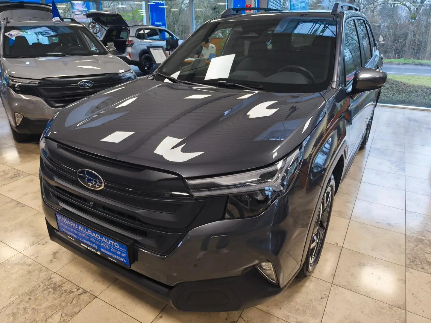 Subaru Forester 2.0 ie Exclusive | LED | Navi Grau - 1