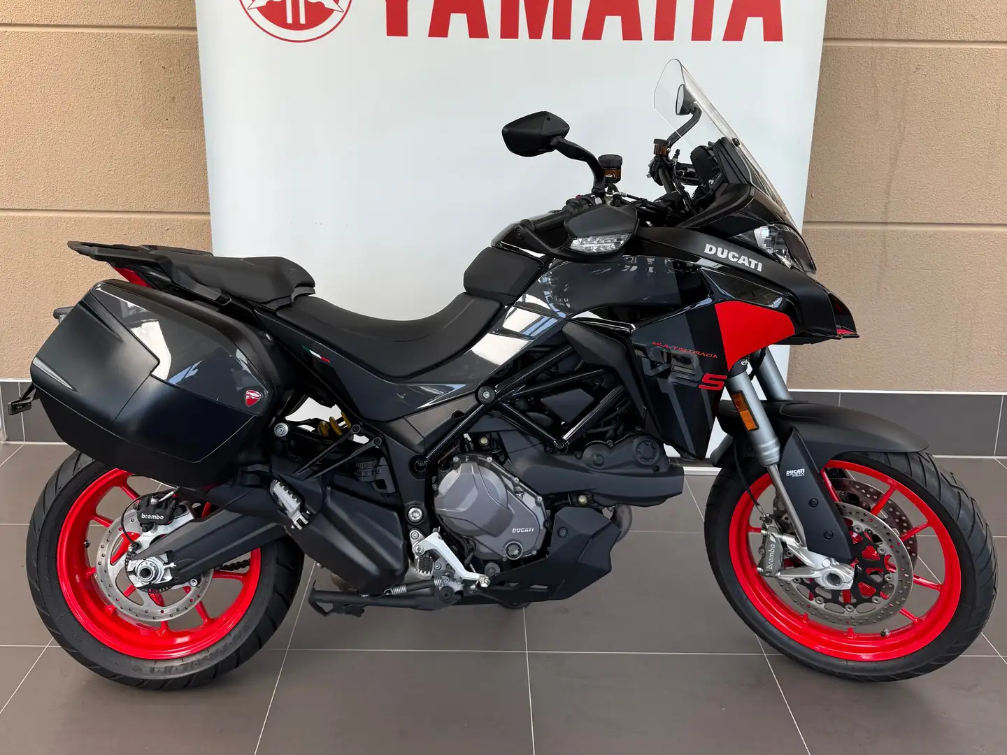 Ducati Multistrada 1200 V2 S Traveler Schwarz - 1