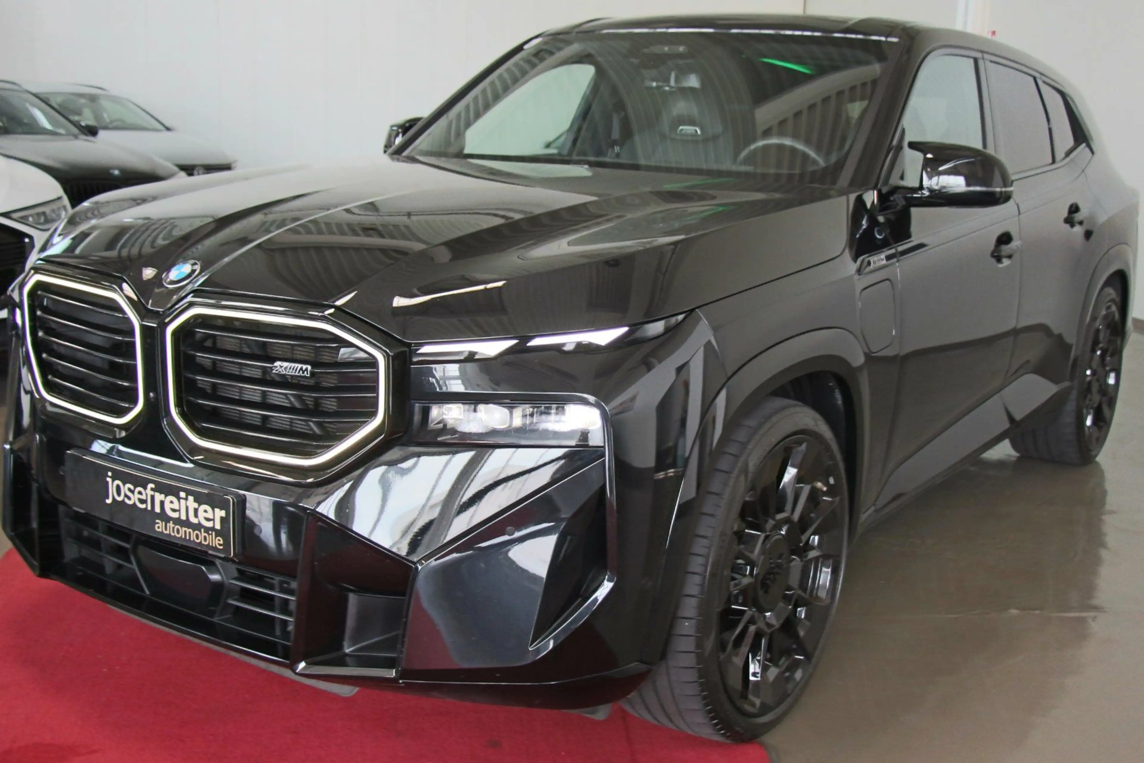 BMW XM 50e AHK/ICONIC GLOW/BOWERS&Wilkins — photo 3