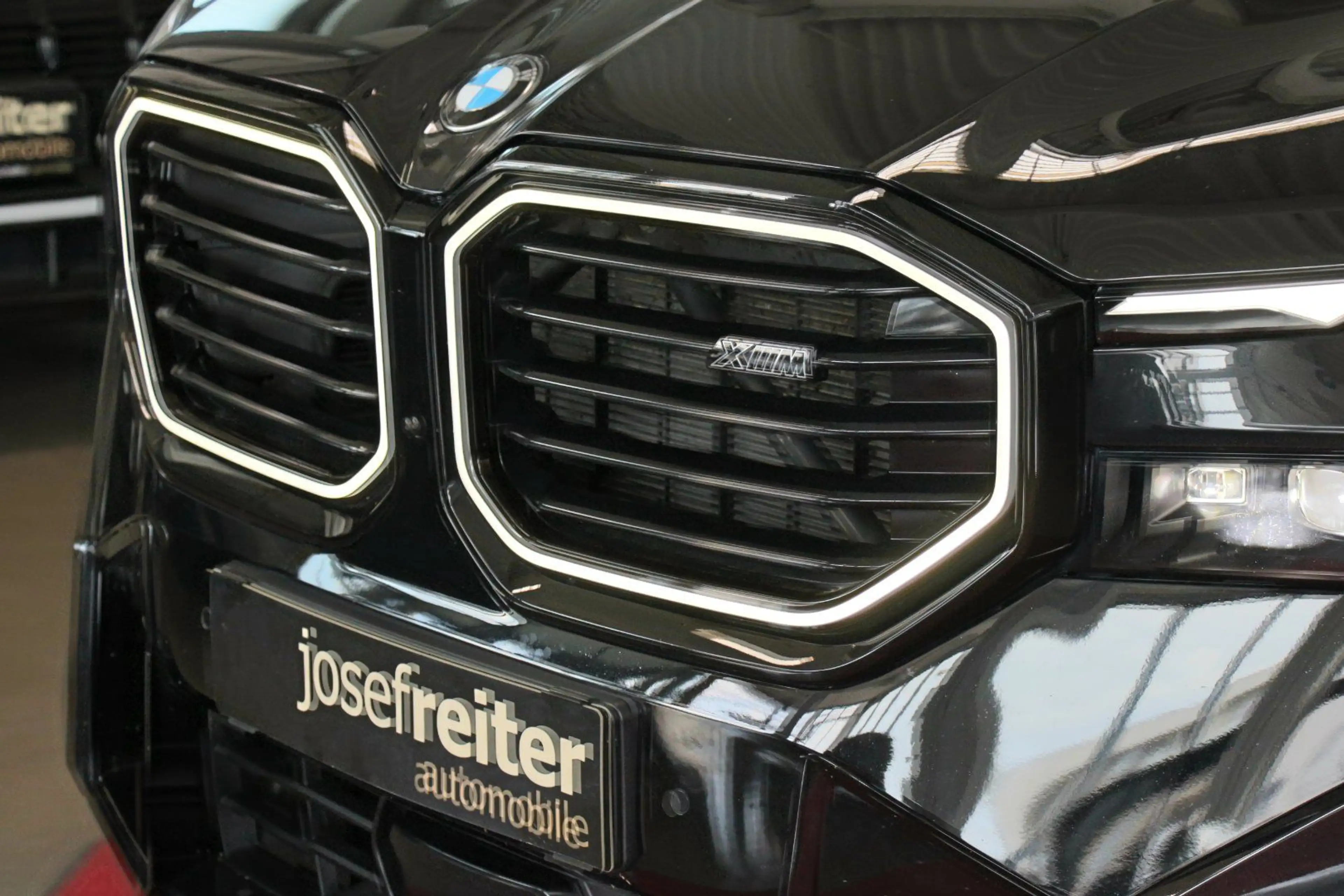 BMW XM 50e AHK/ICONIC GLOW/BOWERS&Wilkins — photo 4