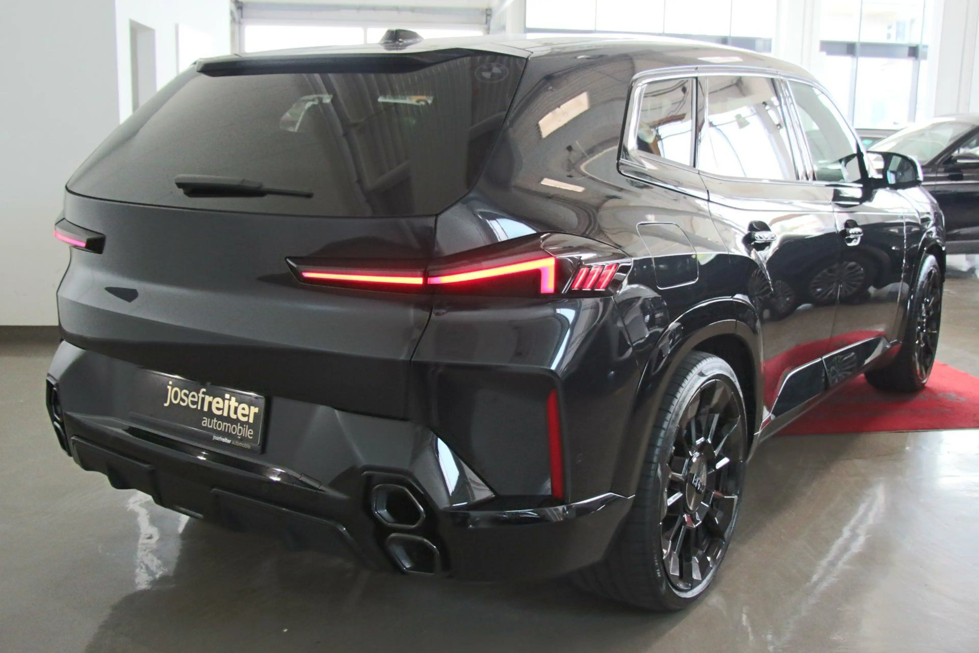 BMW XM 50e AHK/ICONIC GLOW/BOWERS&Wilkins — photo 10