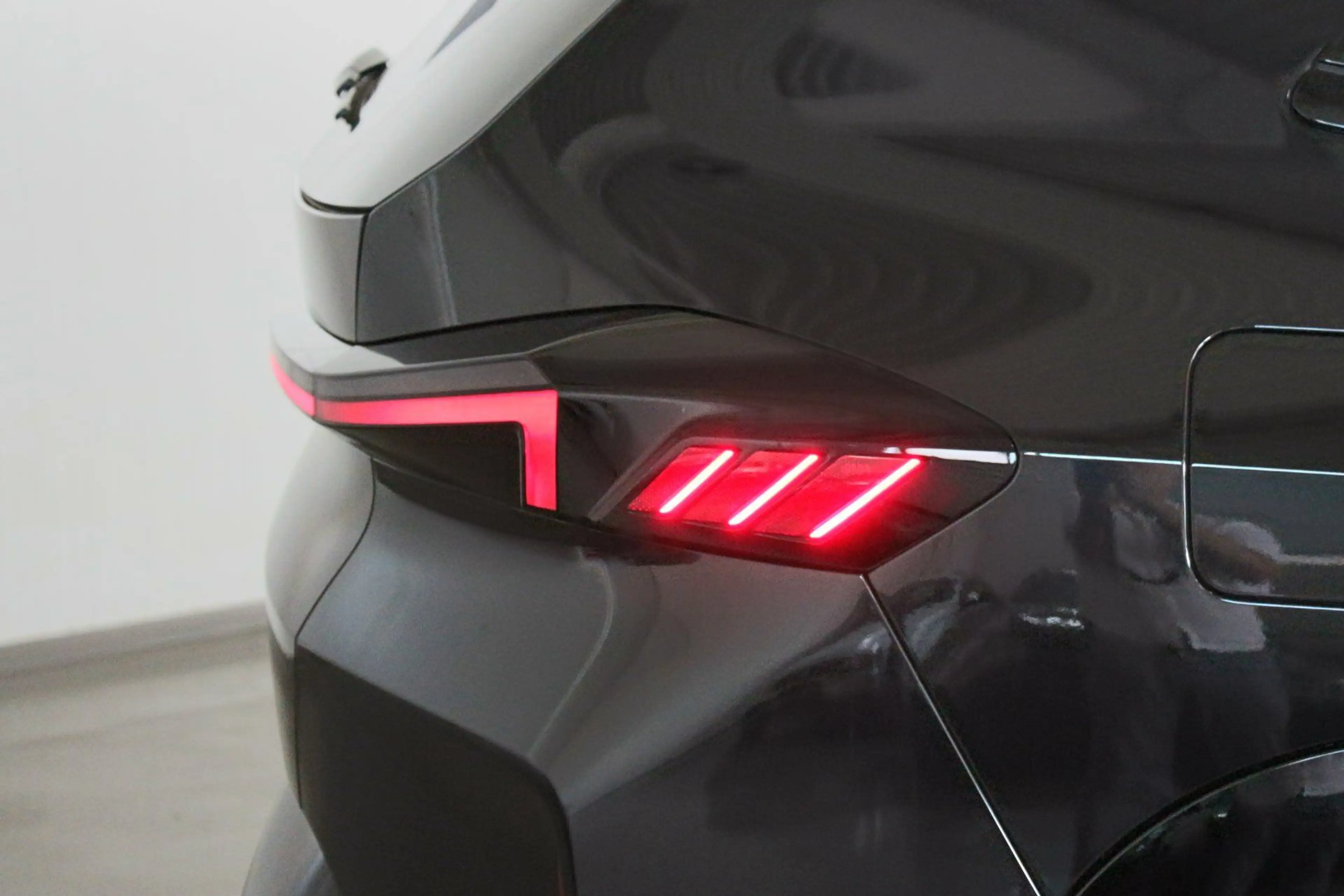 BMW XM 50e AHK/ICONIC GLOW/BOWERS&Wilkins — photo 11