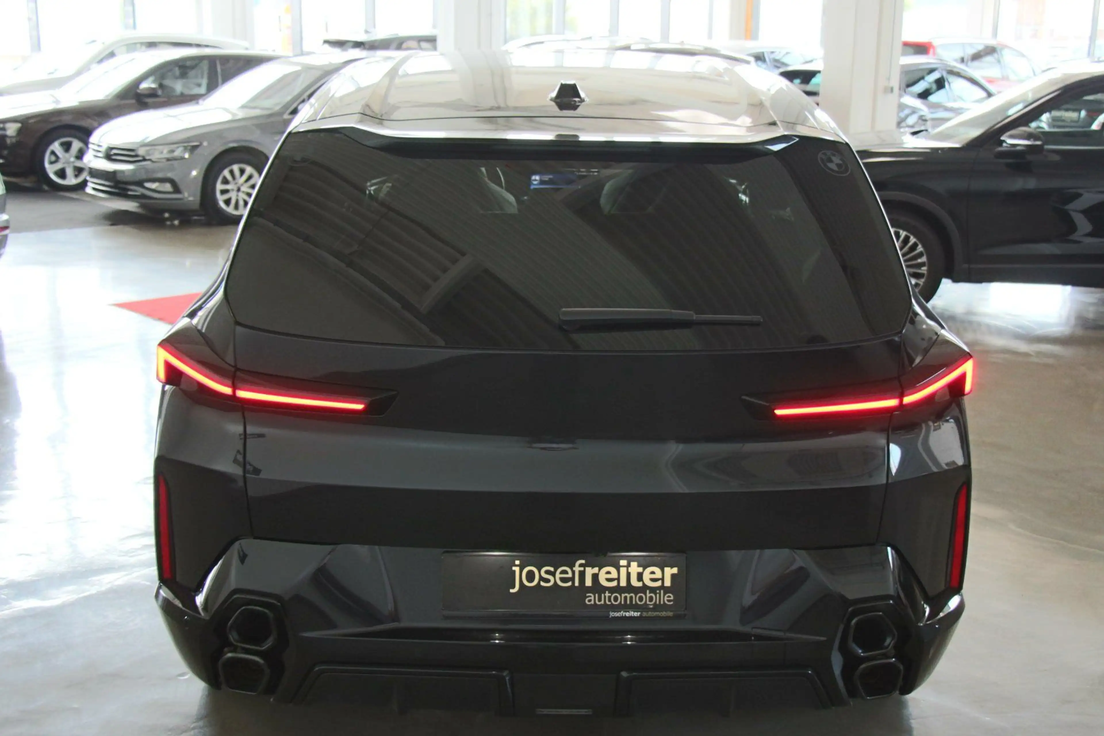 BMW XM 50e AHK/ICONIC GLOW/BOWERS&Wilkins — photo 8