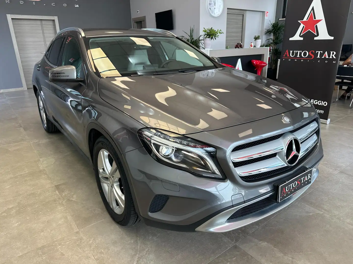 Mercedes-Benz GLA 220 220 d (cdi) Sport 4matic 170cv auto Auriu - 1