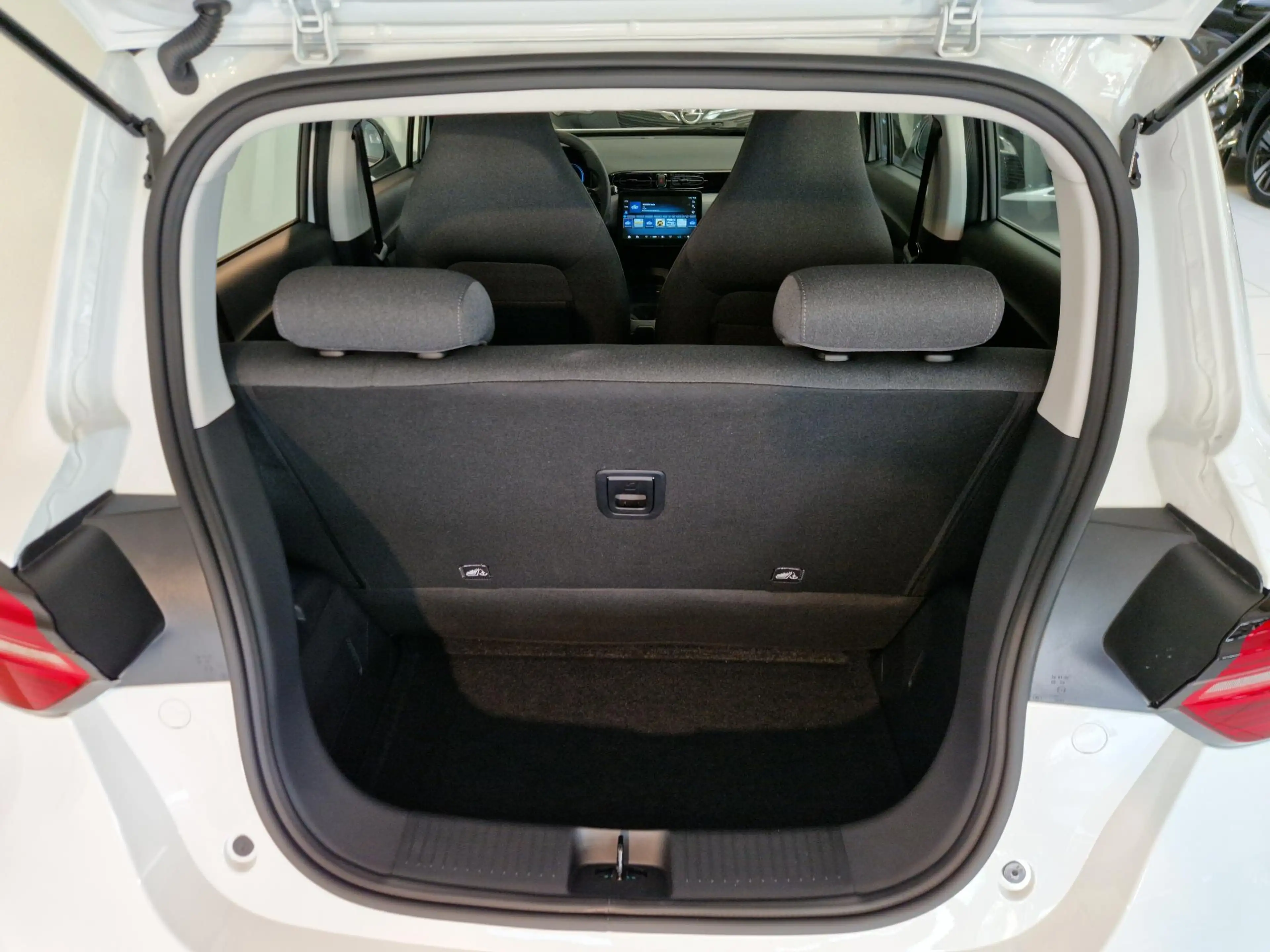 Leapmotor T03 Design 37.3 kWh | Navigatie | Cruise control — photo 9