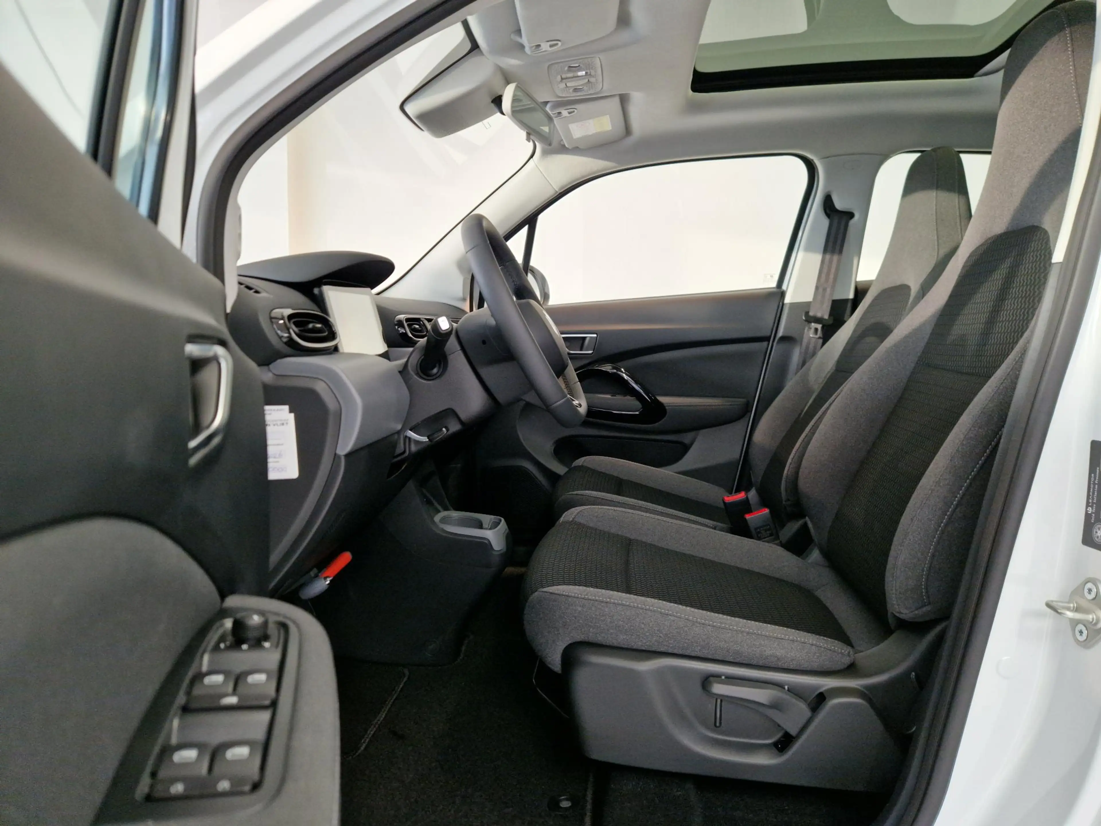 Leapmotor T03 Design 37.3 kWh | Navigatie | Cruise control — photo 5