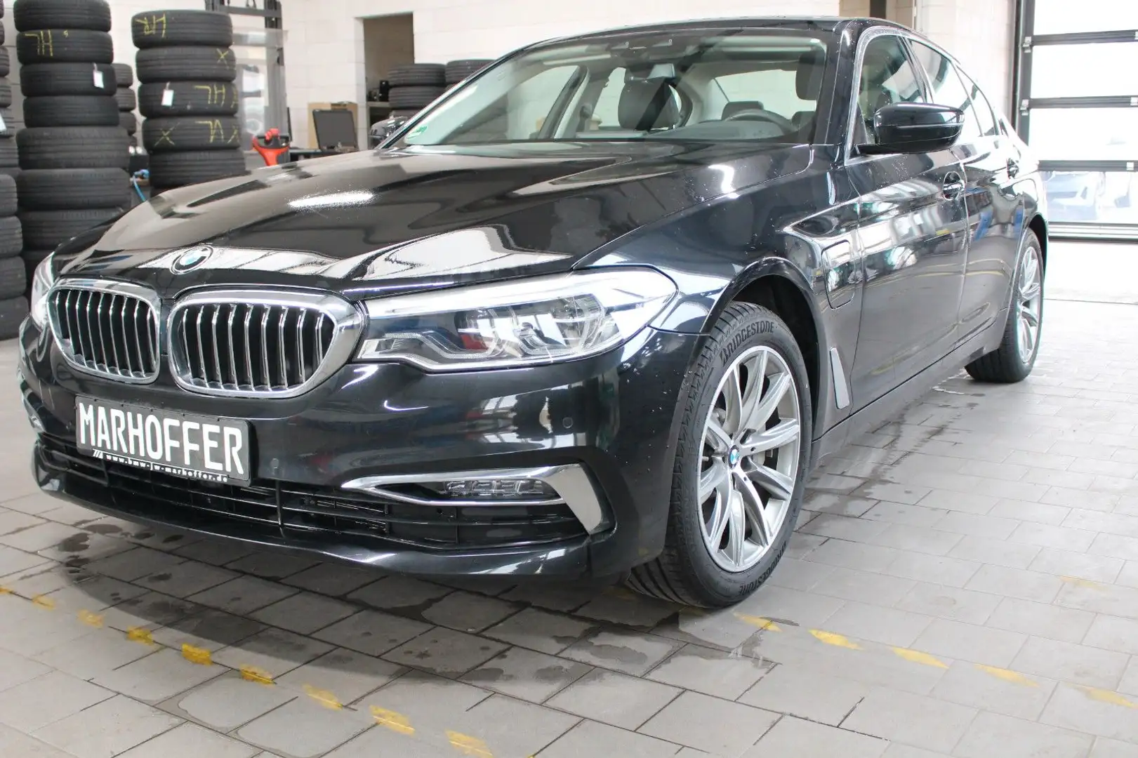 BMW 530 e  Luxury 19.000km 8 fach Alu So+Wi NP75.020€ Black - 1