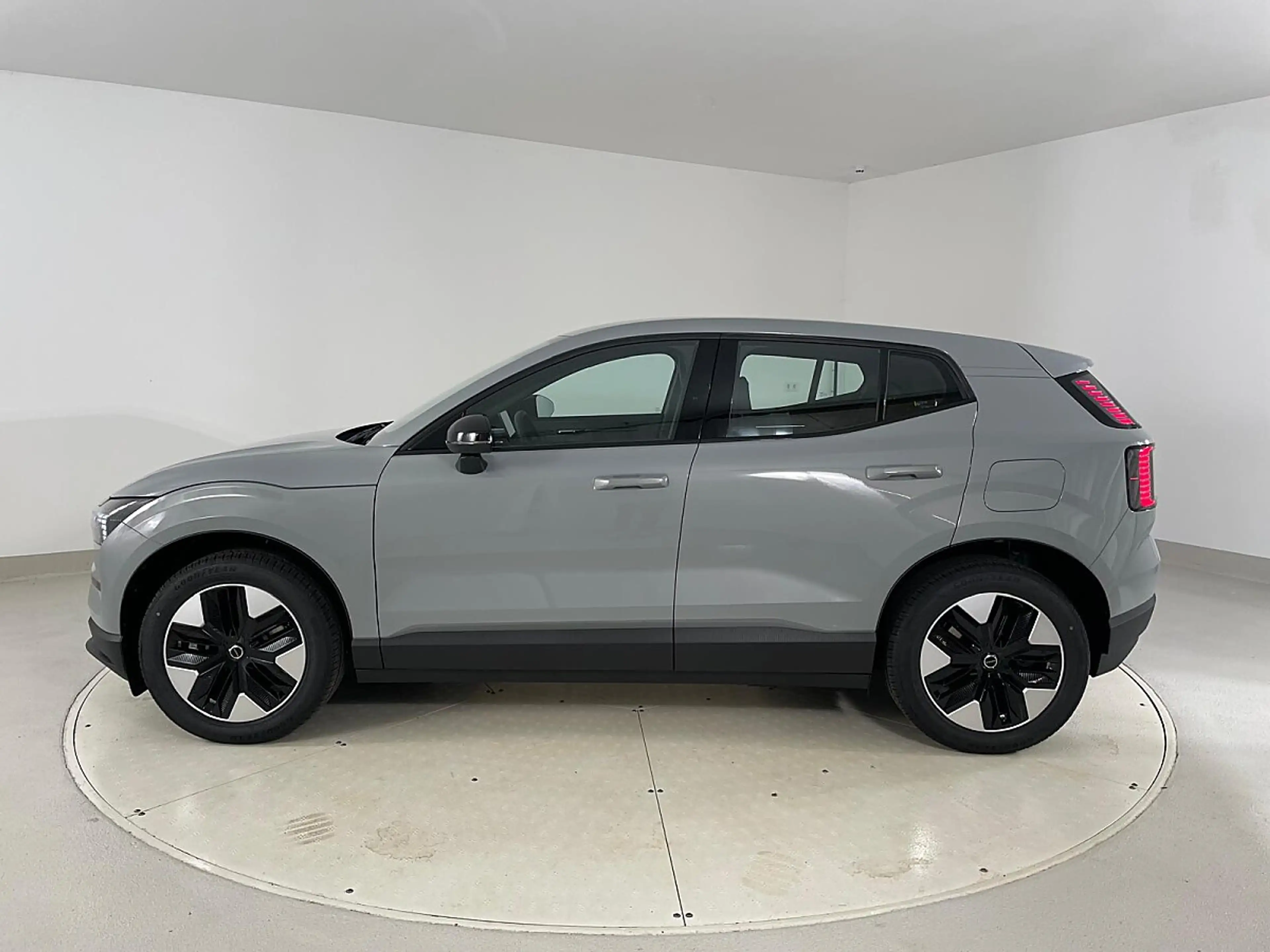Volvo EX30 Single Motor Extended Range 69kWh Plus | Stahl ... — photo 3