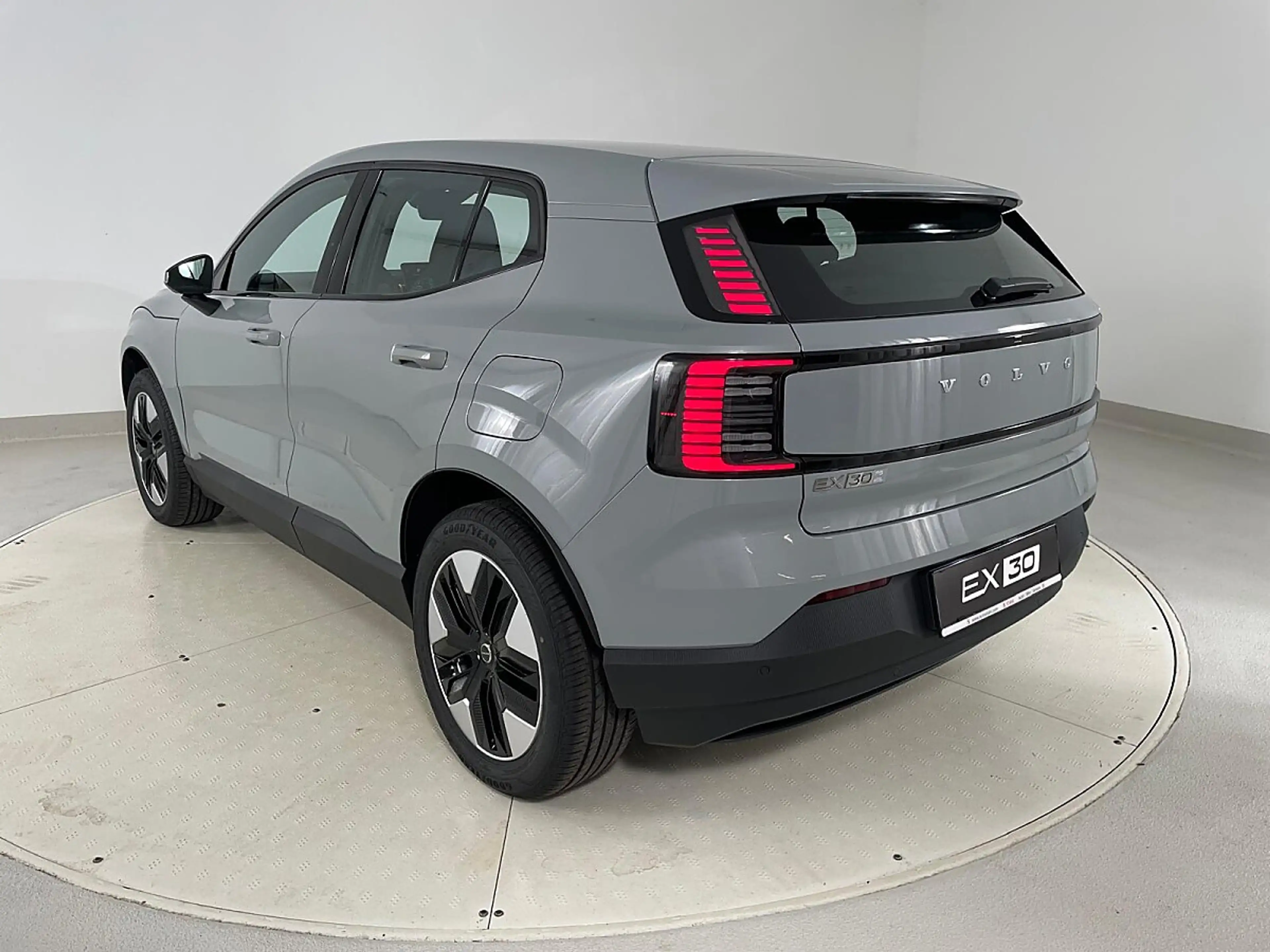 Volvo EX30 Single Motor Extended Range 69kWh Plus | Stahl ... — photo 4