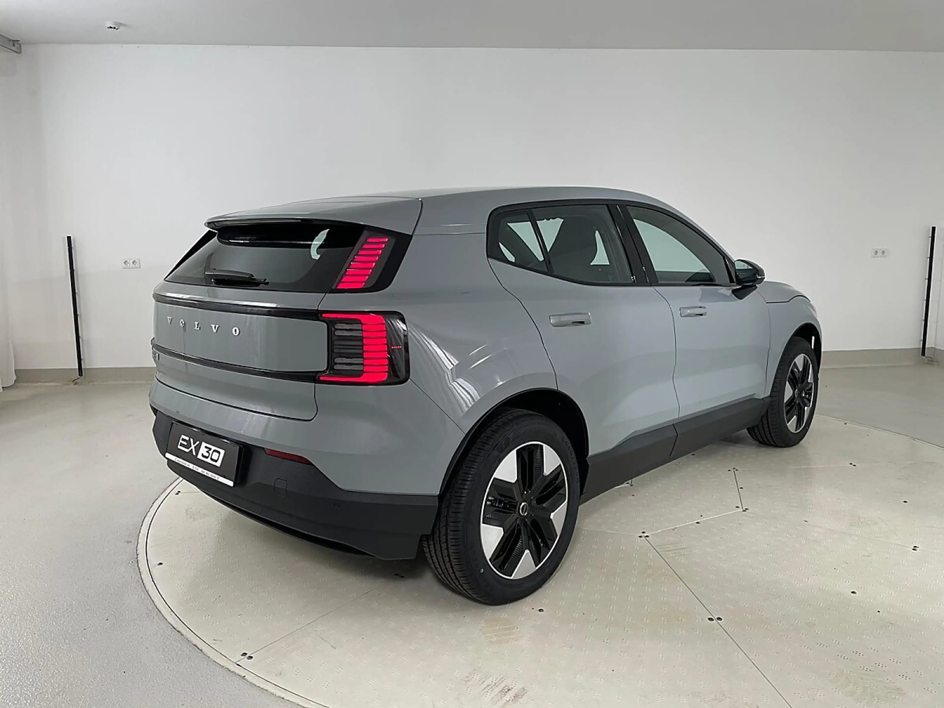 Volvo EX30 Single Motor Extended Range 69kWh Plus | Stahl ... — photo 6