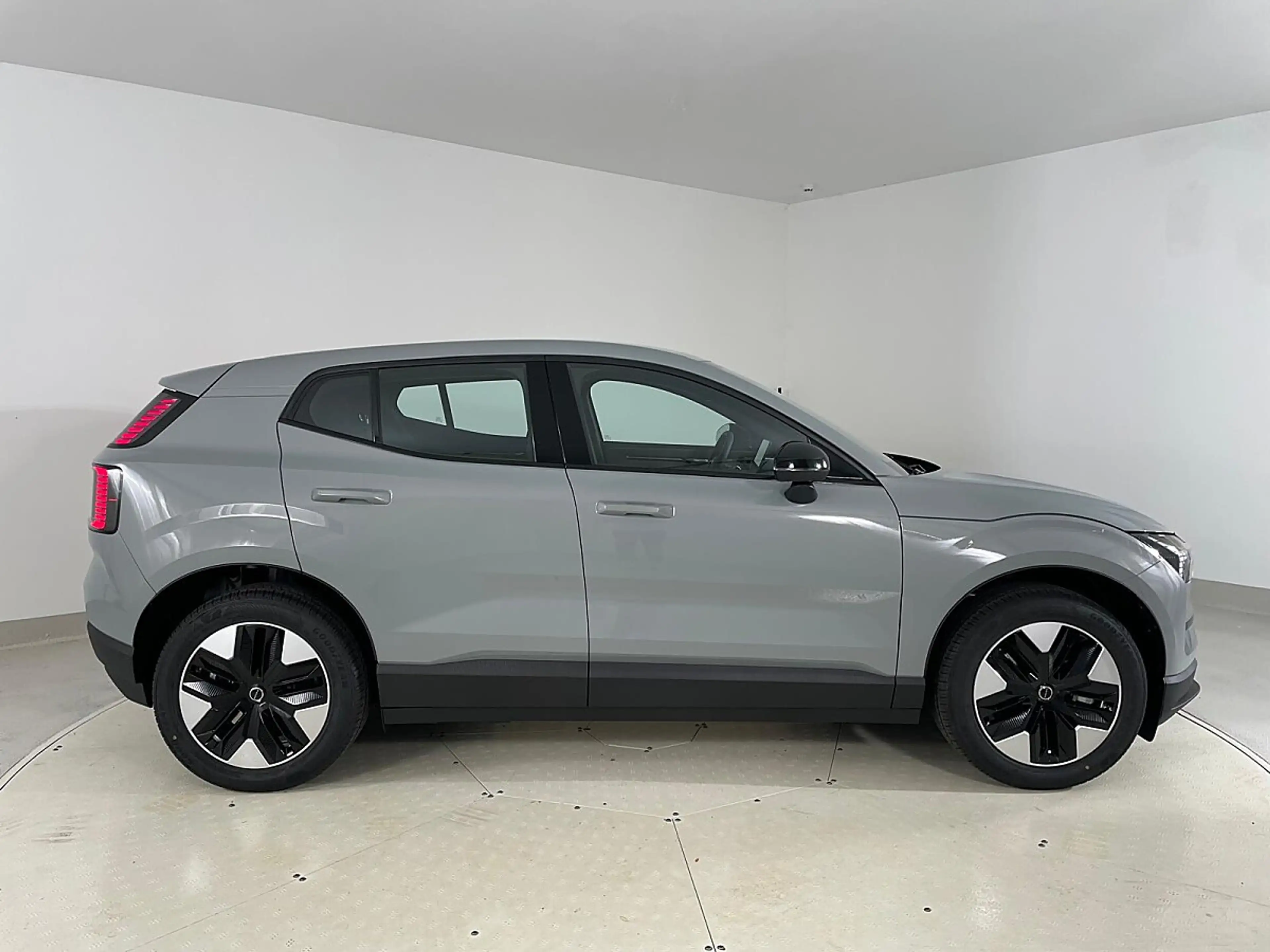 Volvo EX30 Single Motor Extended Range 69kWh Plus | Stahl ... — photo 7