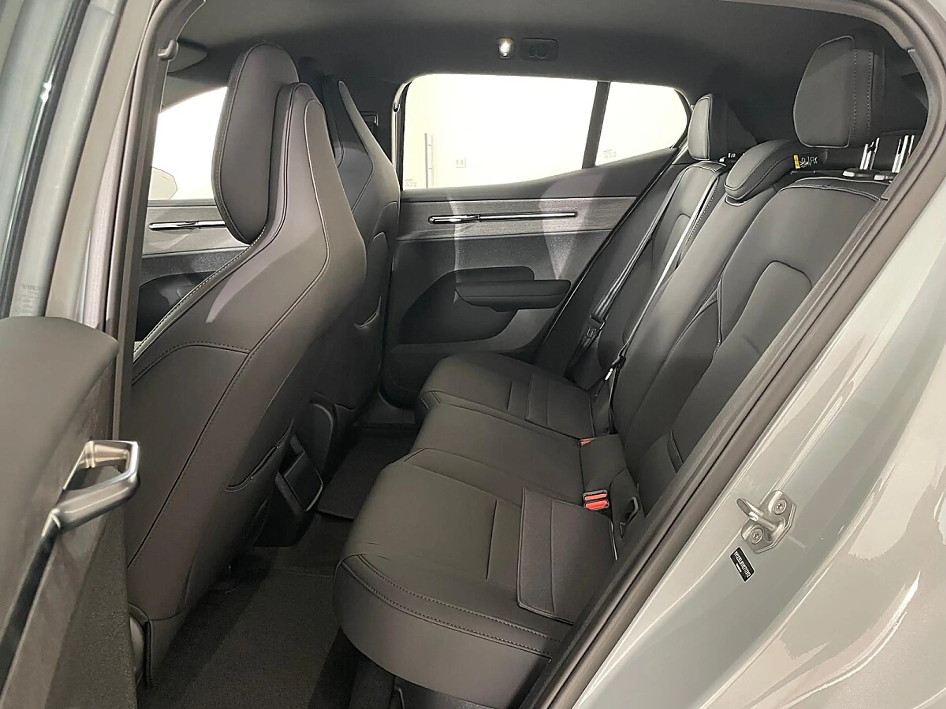 Volvo EX30 Single Motor Extended Range 69kWh Plus | Stahl ... — photo 10