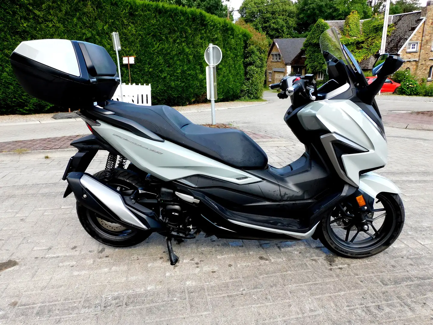 Honda Forza 350 gris crayon , 1 an de garantie Gris - 1