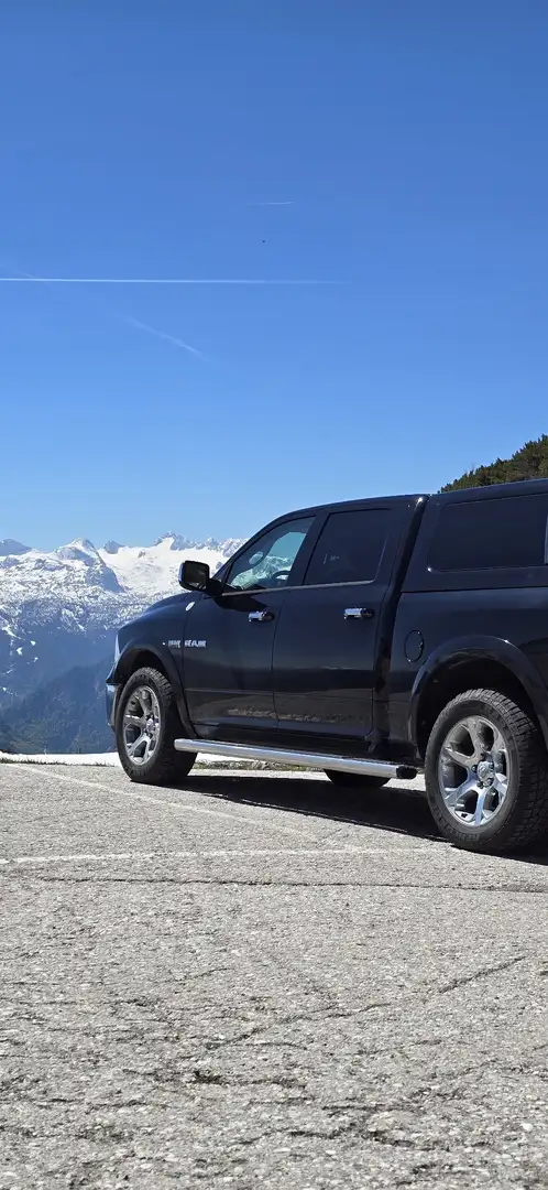 RAM 1500 Laramie Schwarz - 2