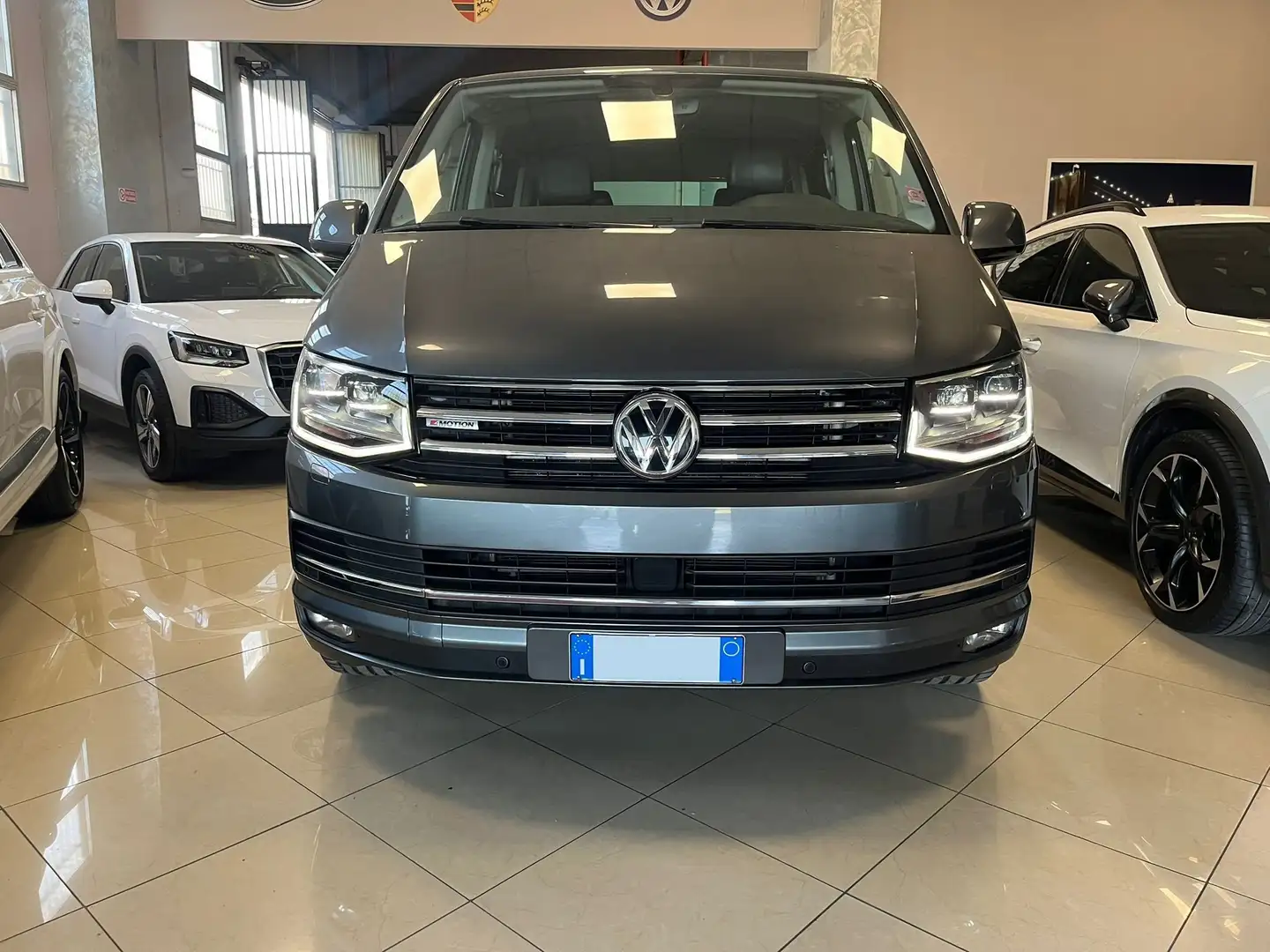 Volkswagen T6 Multivan Multivan T6 2016 2.0 tdi  204cv dsg 4x4 7 POSTI Grigio - 2