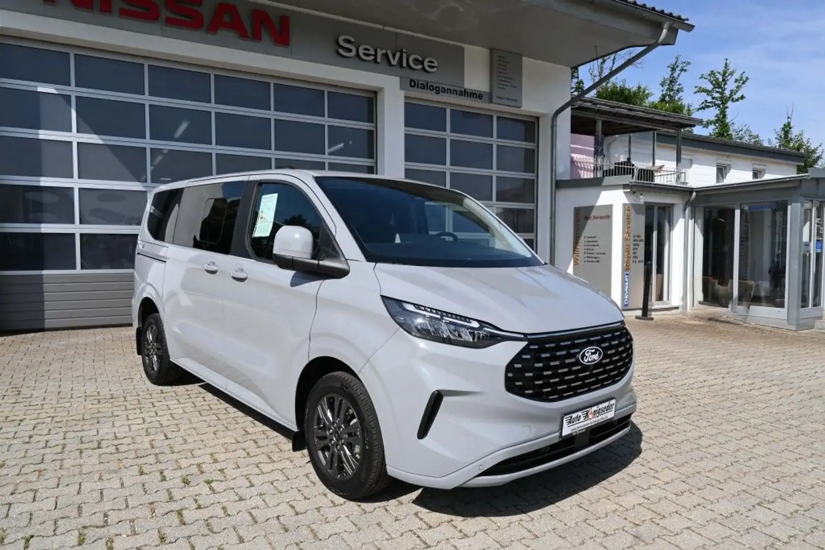Ford Tourneo Custom 320 L1H1 VA Autm. Titanium Grau - 1