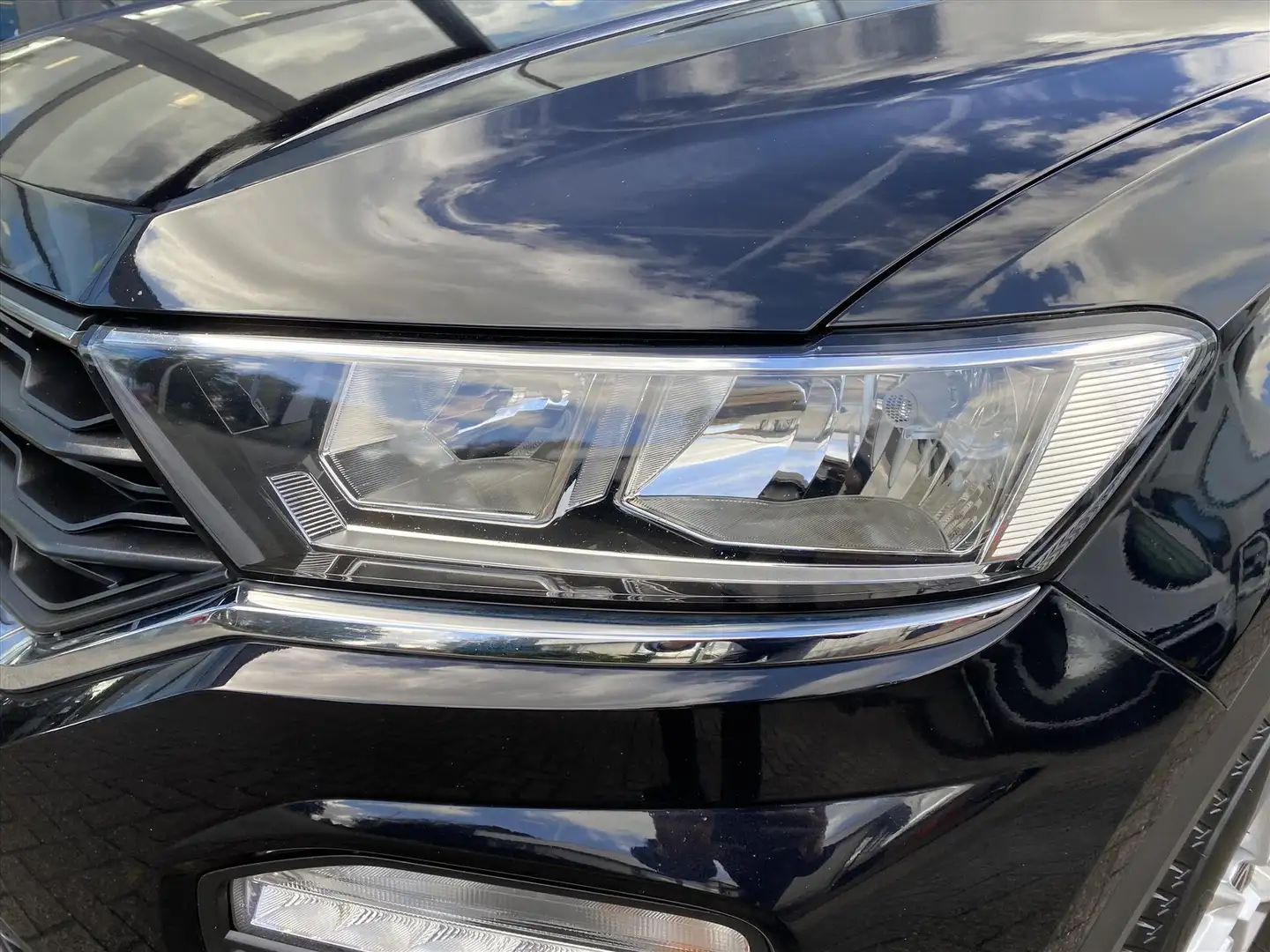 Volkswagen T-Roc 1.0 TSI 110pk Style Zwart - 2