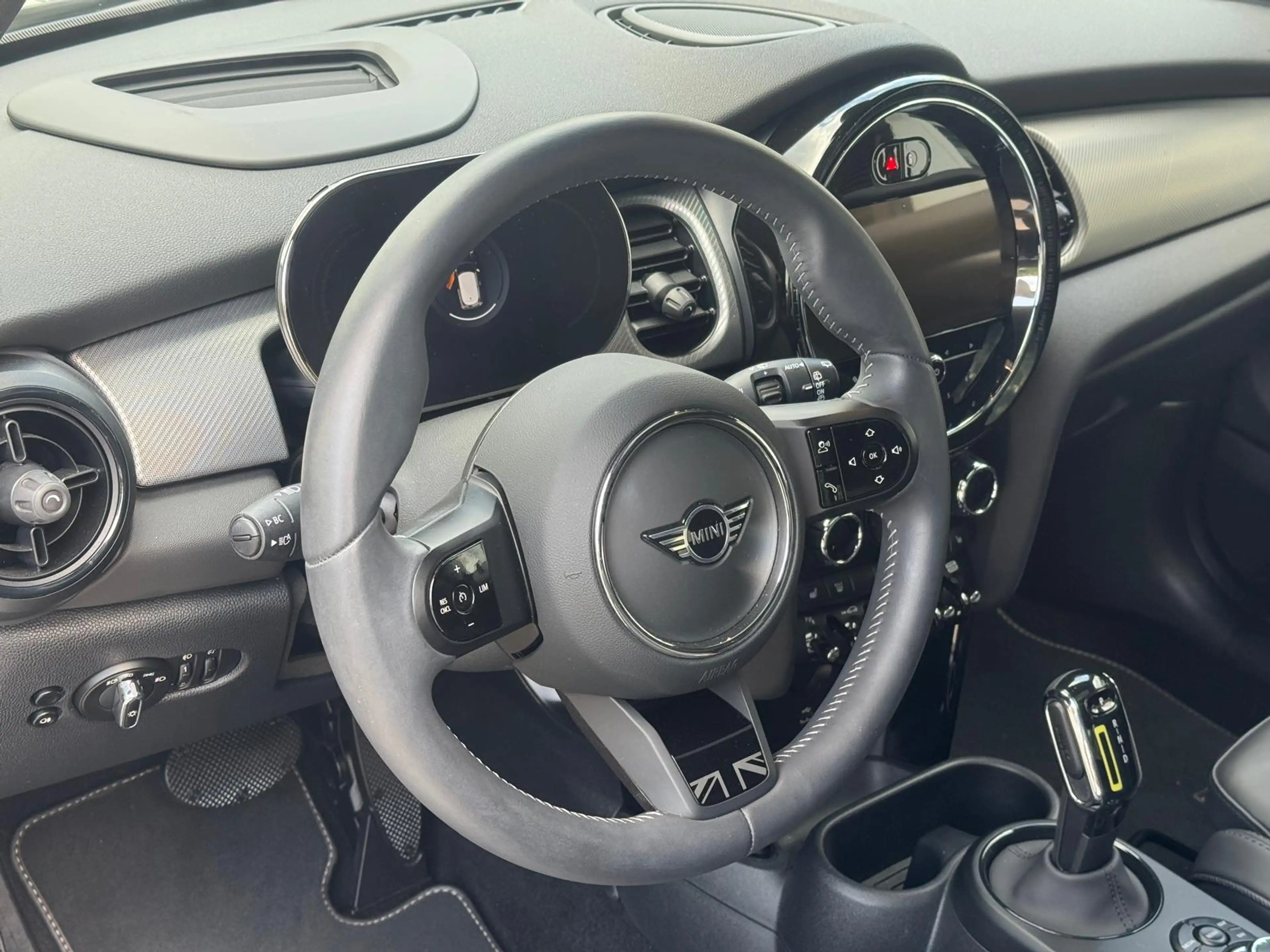 MINI Cooper SE Yours | Panorama | Harm/Kardon | Camera | Head-up — photo 11