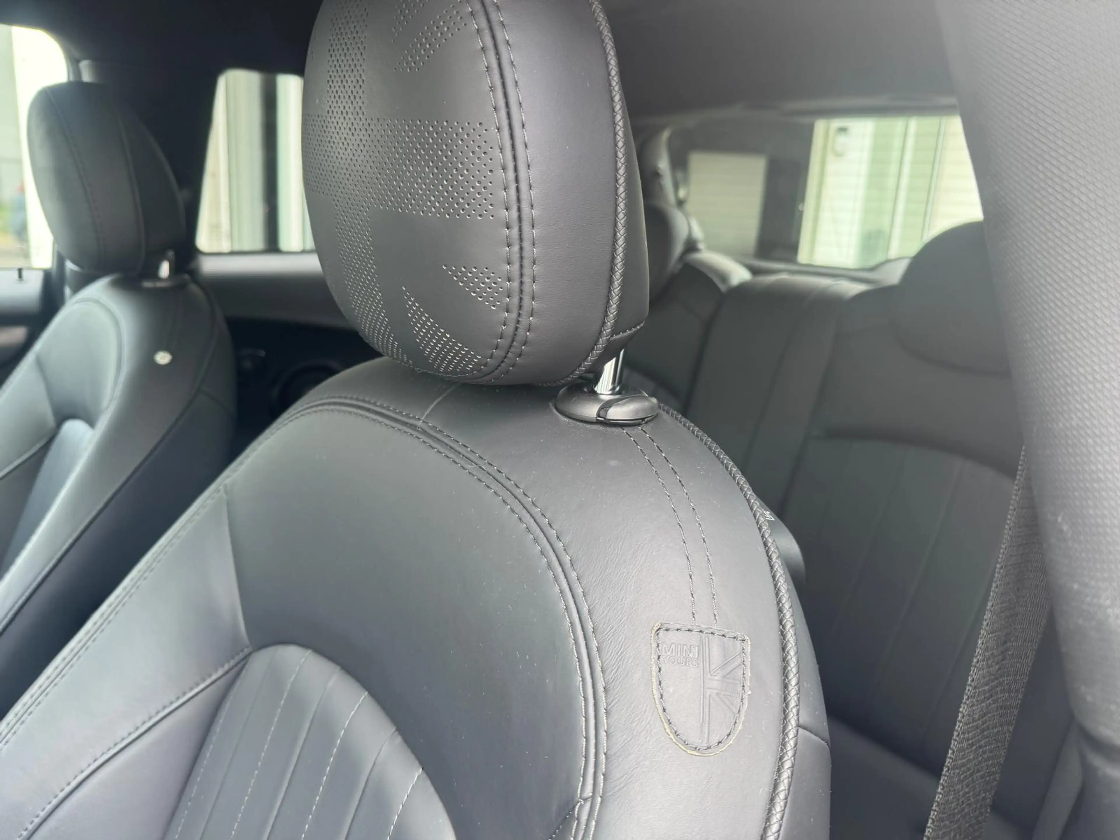 MINI Cooper SE Yours | Panorama | Harm/Kardon | Camera | Head-up — photo 13