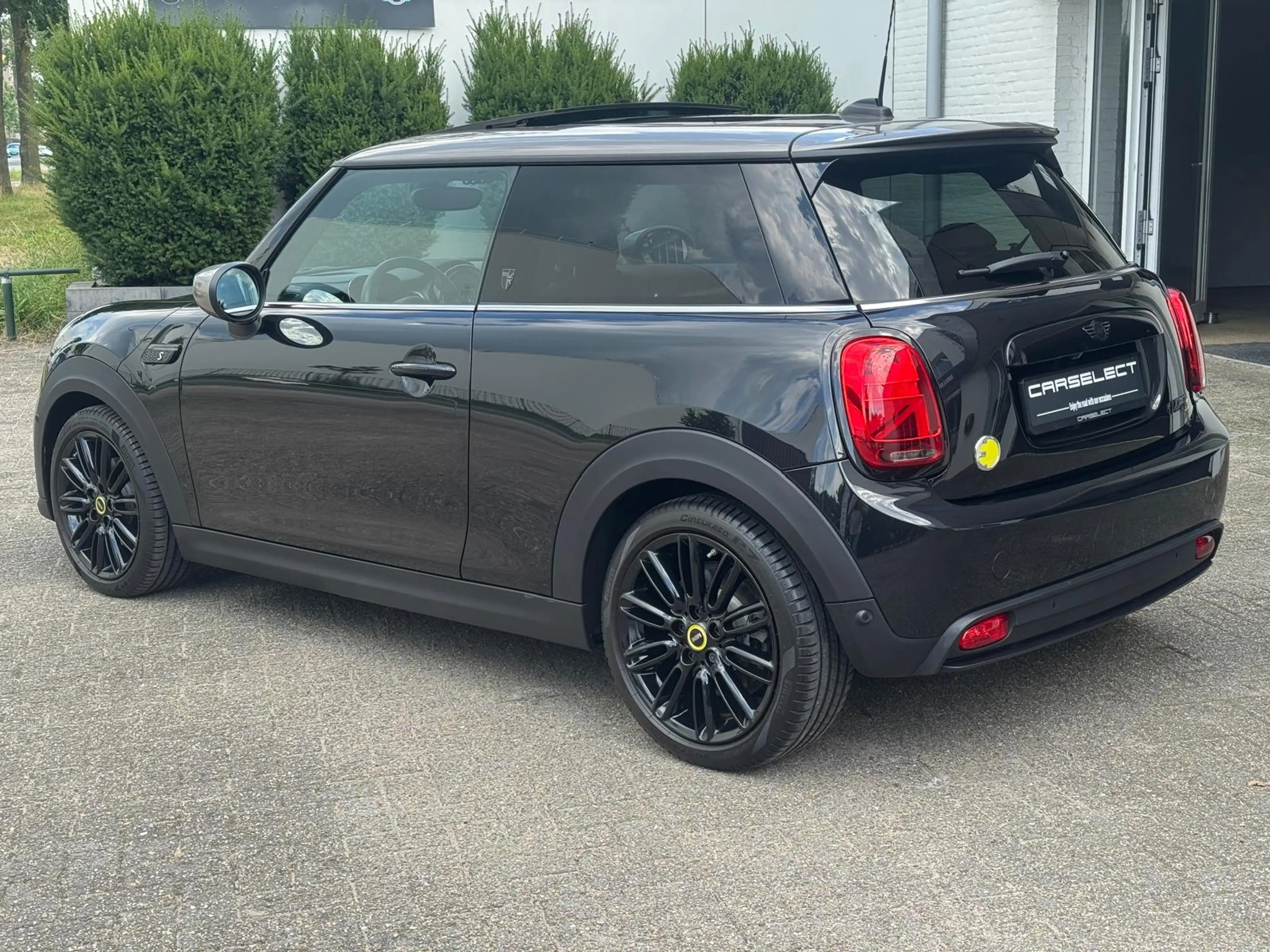 MINI Cooper SE Yours | Panorama | Harm/Kardon | Camera | Head-up — photo 3
