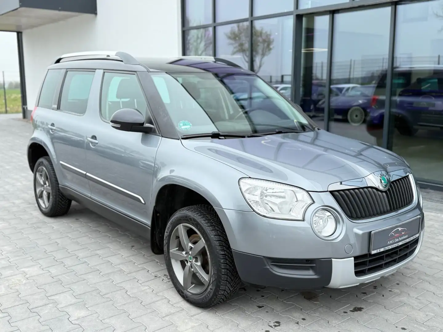 Skoda Yeti Adventure 1.4 TSI DSG AHK Klima Gris - 2