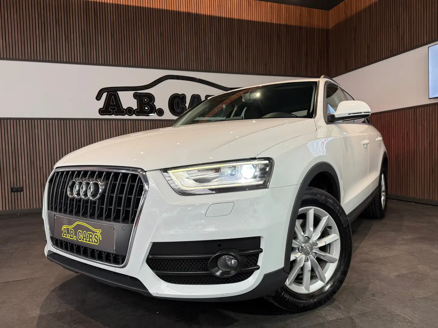 Audi Q3 2.0 TDi *GARANTIE 12MOIS*1ER PROPRIÉTAIRE* Blanc - 1