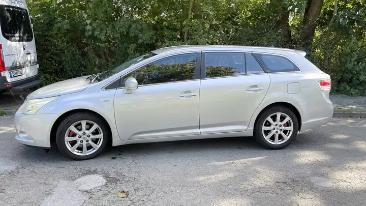 Toyota Avensis Combi 2.2 D-4D Automatik Executive
