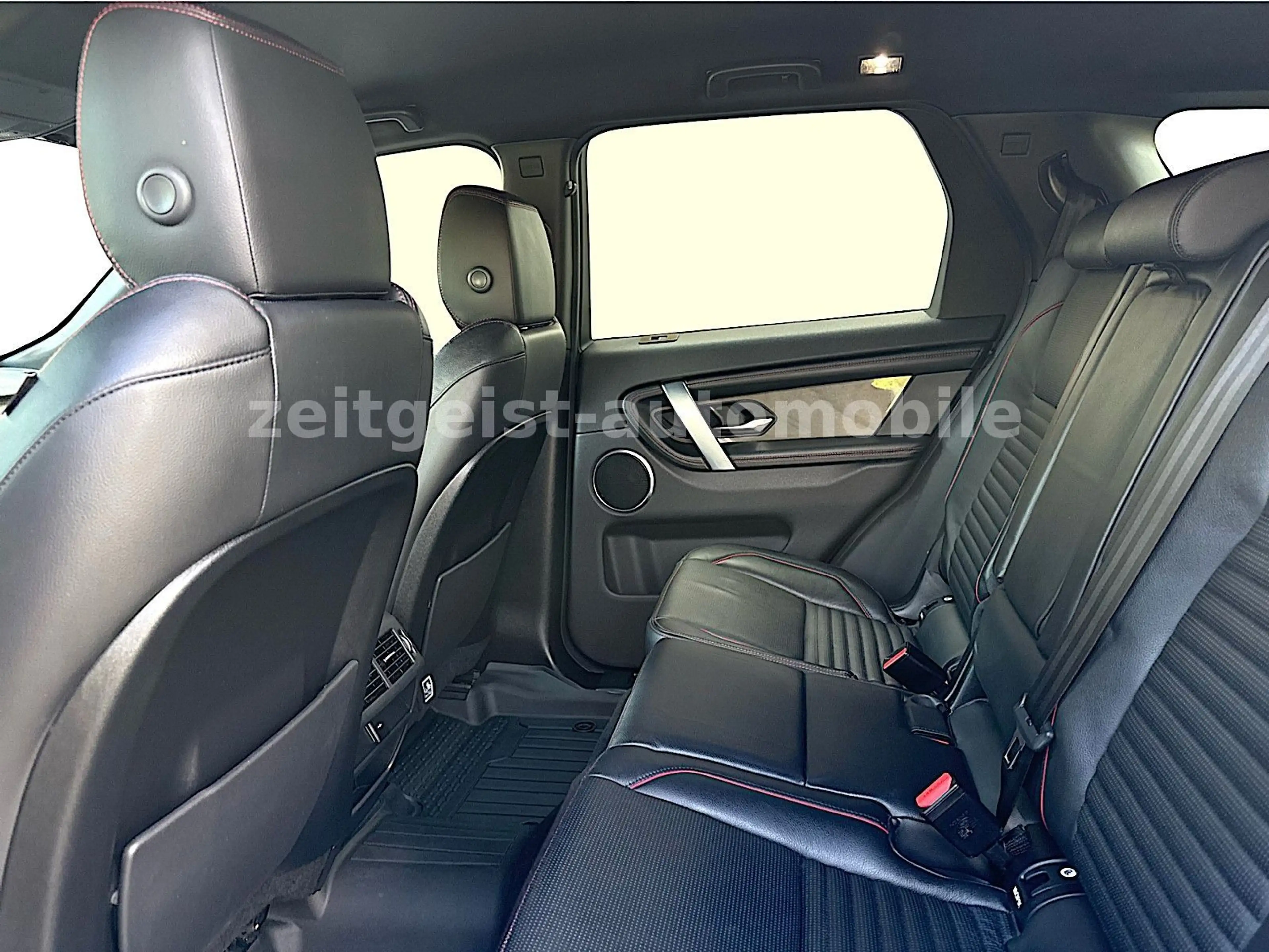 Land Rover Discovery Sport R-Dynamic AWD D240 — photo 11