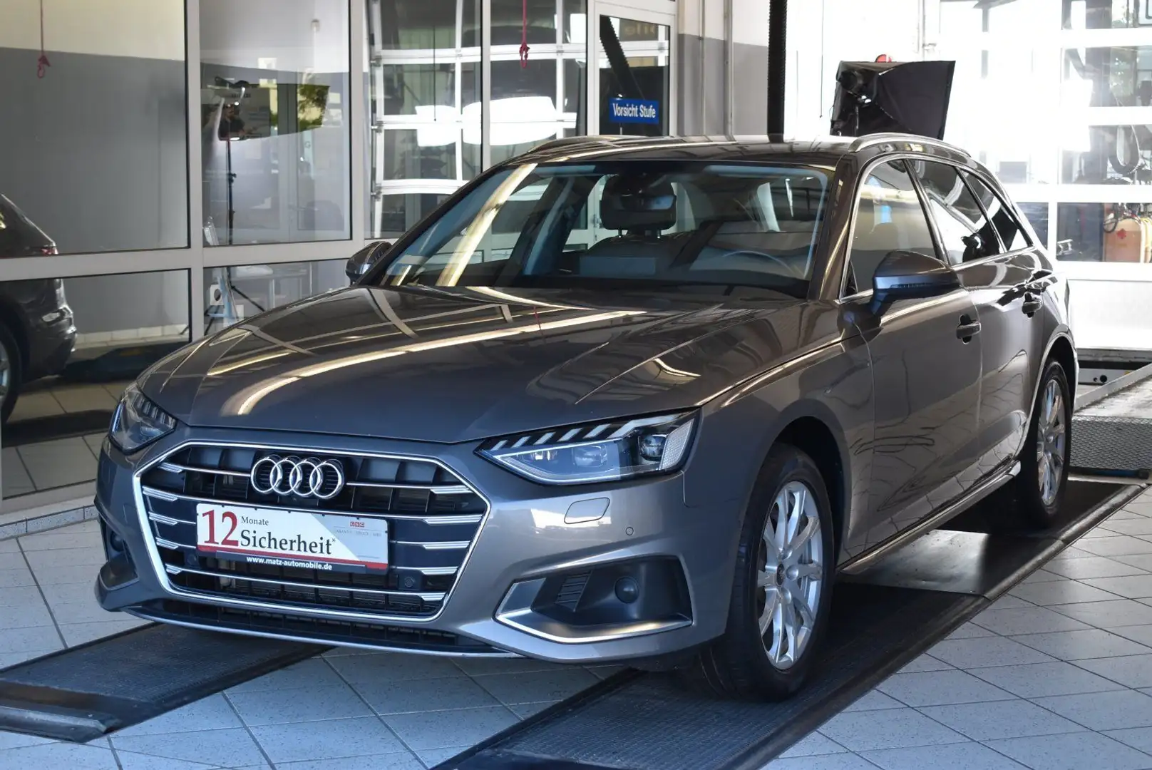 Audi A4 40 2.0TDI Avant S-tronic*Matrix-LED*DCC*360° Grau - 1