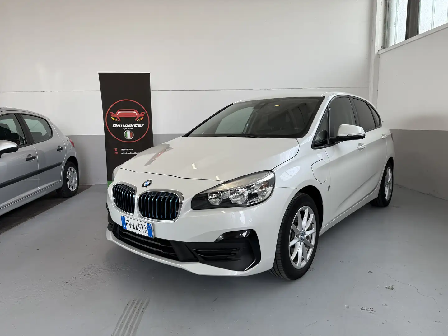BMW 225 225xe Active Tourer iPerformance Advantage auto Bílá - 1