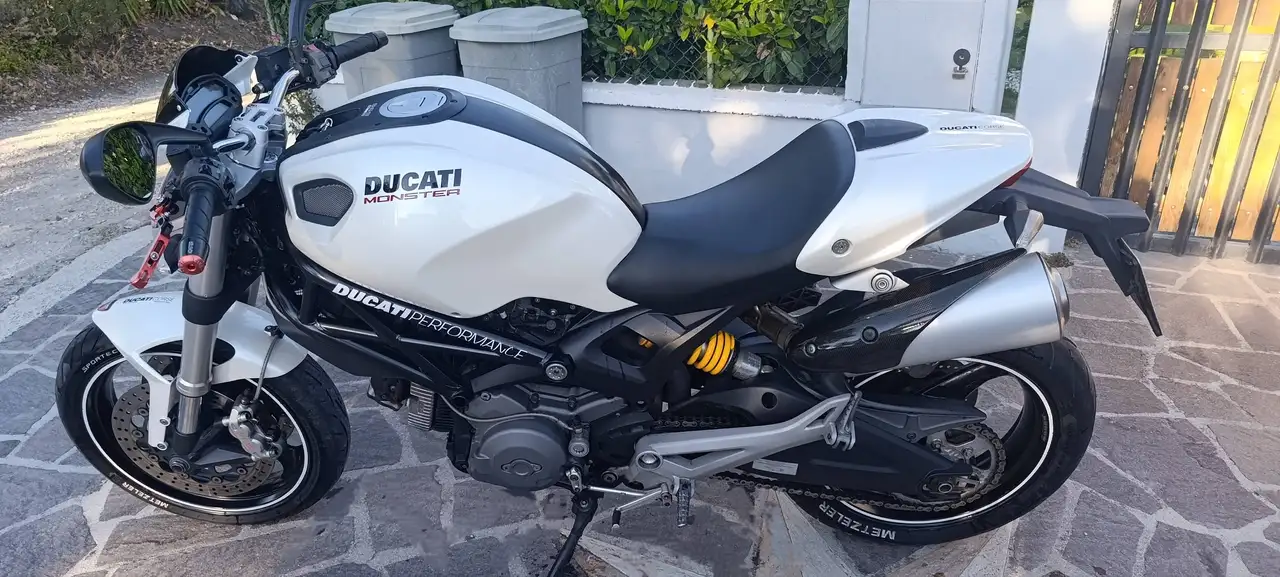 Ducati Monster 696